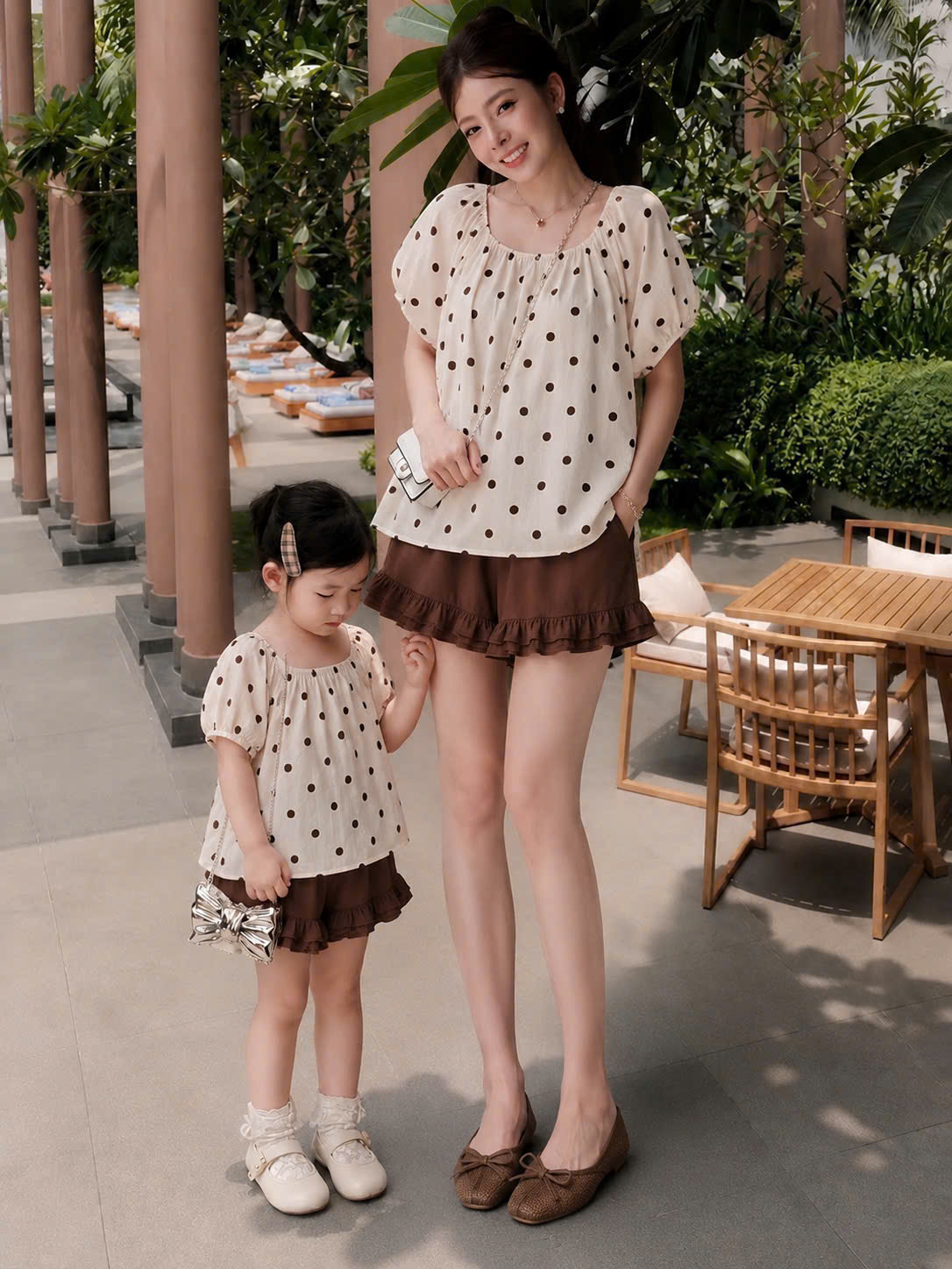S346 - SET ĐÔI MẸ BÉ ÁO CHẤM BI QUẦN NÂU BÈO