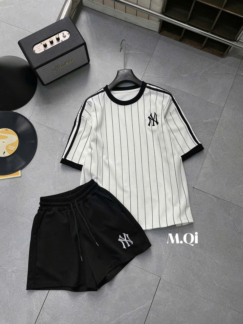 S352 - BỘ ĐÙI NỮ ÁO TRẮNG SỌC NY QUẦN ĐEN