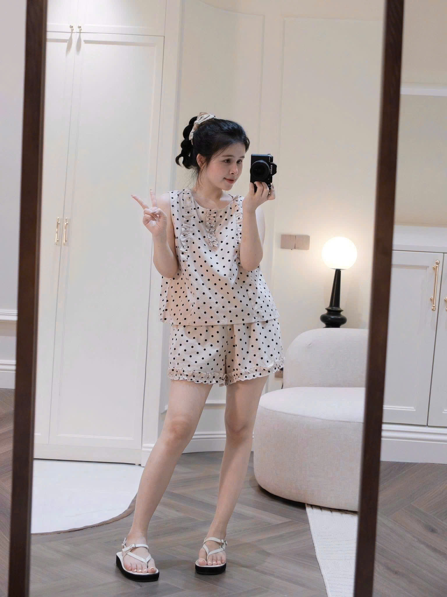 S367 - BỘ ĐÙI ĐŨI NỮ MÀU BE CHẤM BI VIỀN BÈO