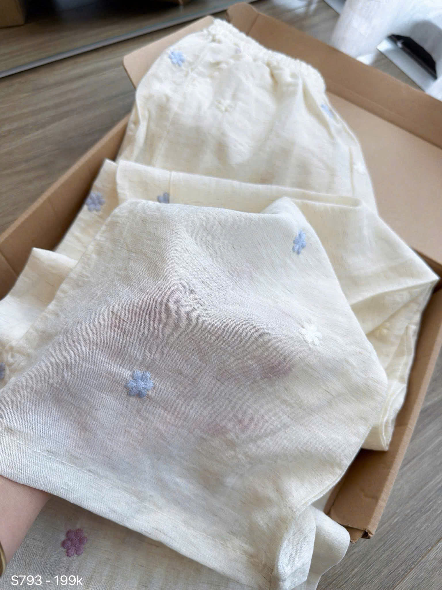 S386 - BỘ NỮ ÁO ZIP XANH QUẦN SUÔNG HOA