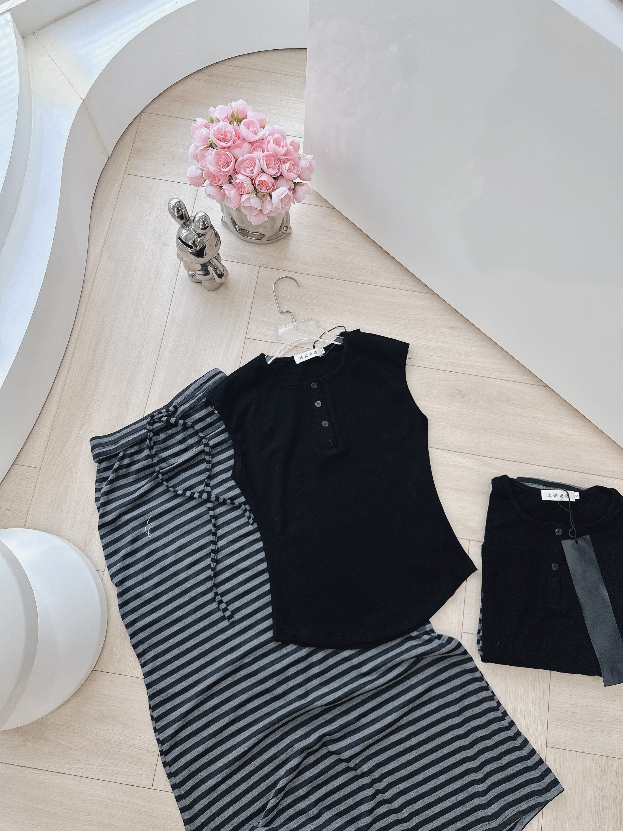 S388 - SET NỮ ÁO ZIP ĐEN CỔ CÚC PHỐI CVAY KẺ NGANG