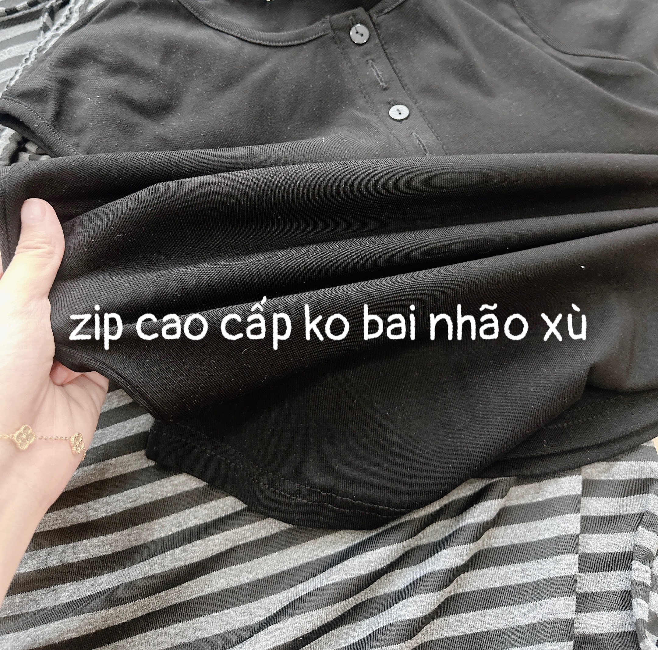 S388 - SET NỮ ÁO ZIP ĐEN CỔ CÚC PHỐI CVAY KẺ NGANG