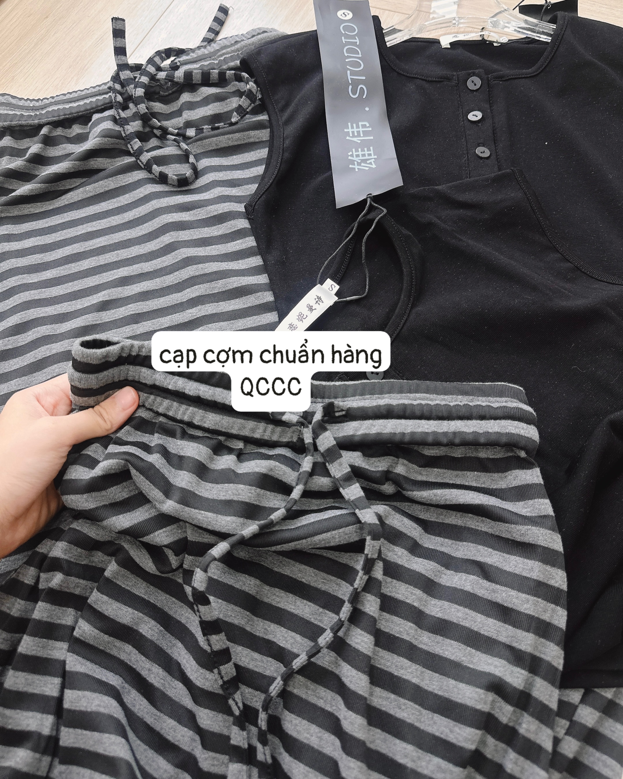 S388 - SET NỮ ÁO ZIP ĐEN CỔ CÚC PHỐI CVAY KẺ NGANG