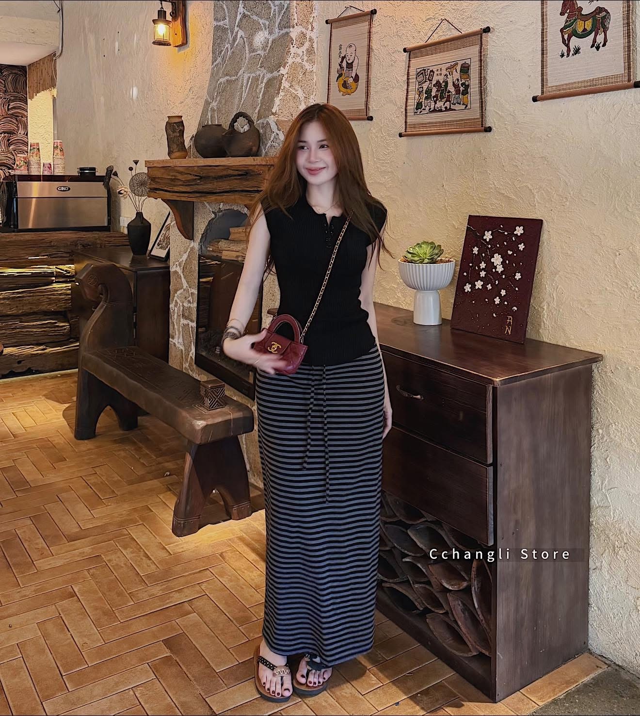 S388 - SET NỮ ÁO ZIP ĐEN CỔ CÚC PHỐI CVAY KẺ NGANG