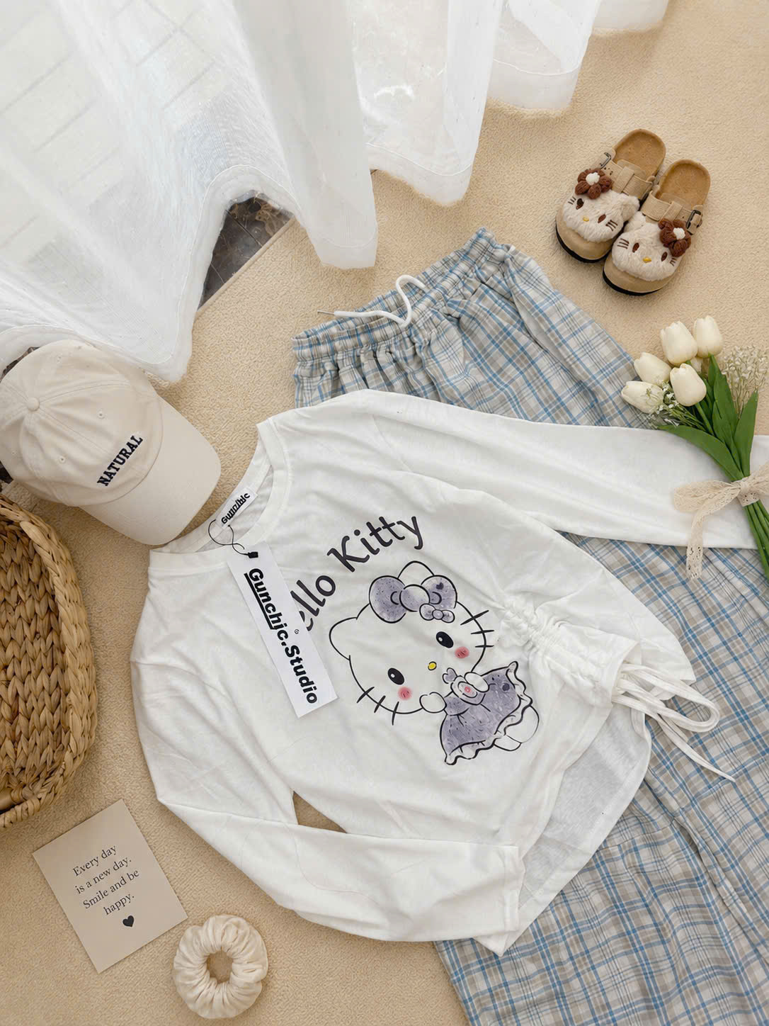 S395 - BỘ NỮ DÀI TAY ÁO TRẮNG HELLO KITTY QUẦN SUÔNG XANH