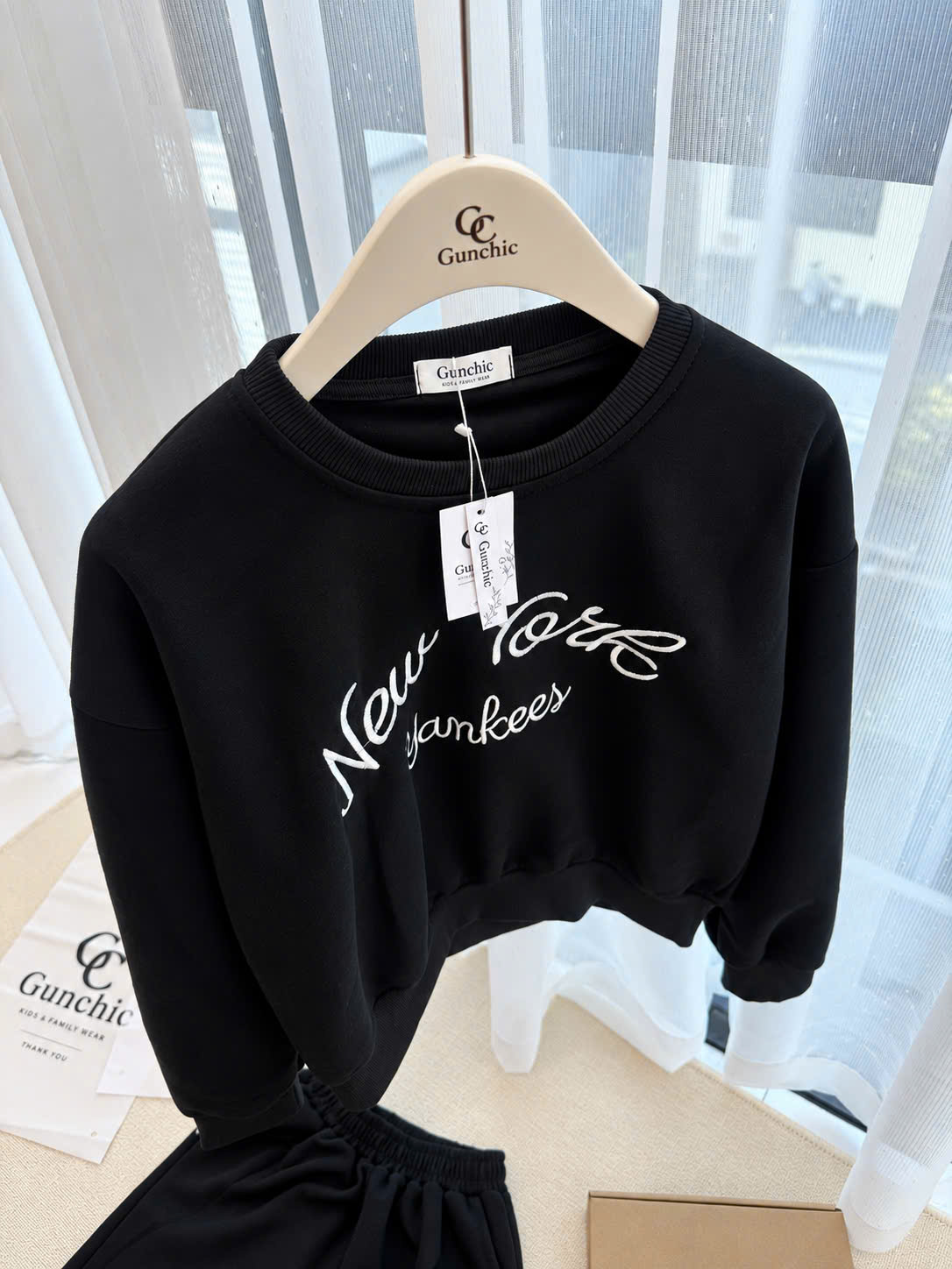 S421 - BỘ NỮ HAIDA ĐEN NEWYORK QUẦN SUÔNG