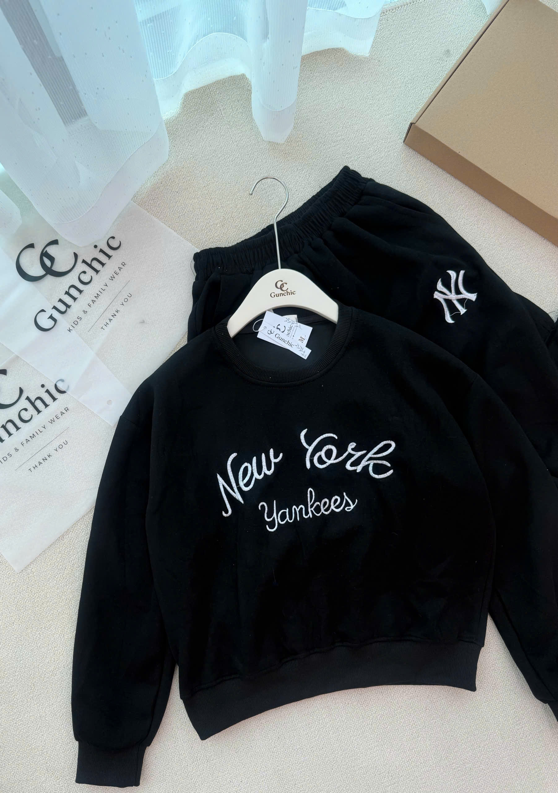 S421 - BỘ NỮ HAIDA ĐEN NEWYORK QUẦN SUÔNG