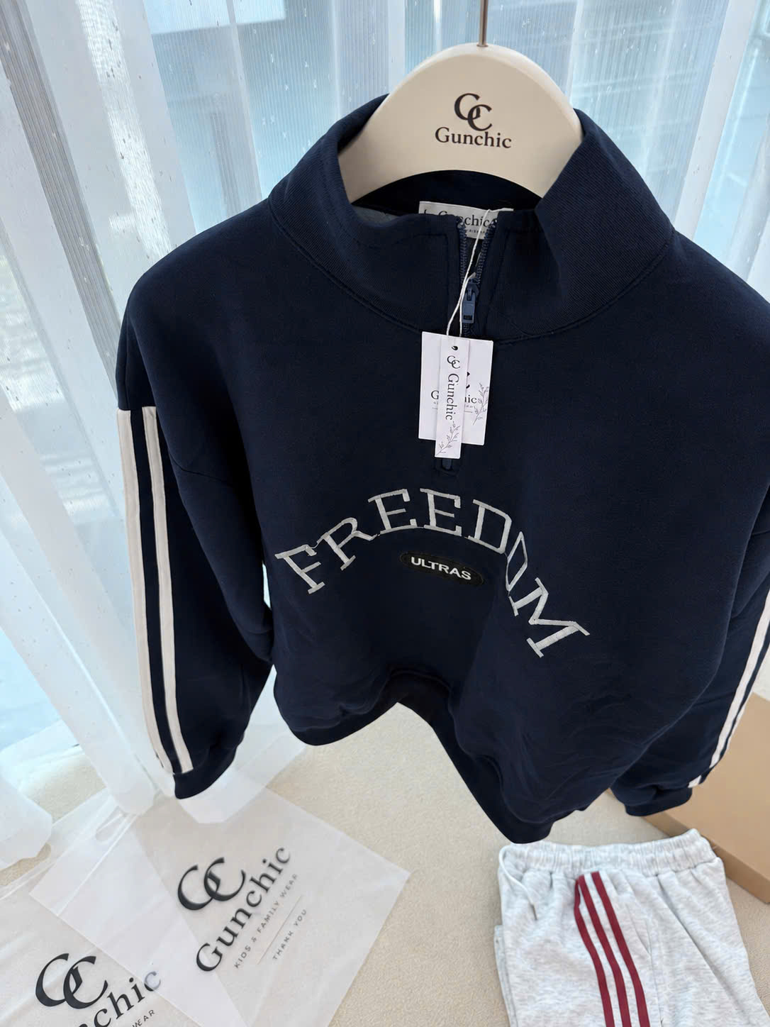 S422 - SET NỮ HAIDA CỔ KHÓA FREEDOM ÁO THAN QUẦN GHI SUÔNG