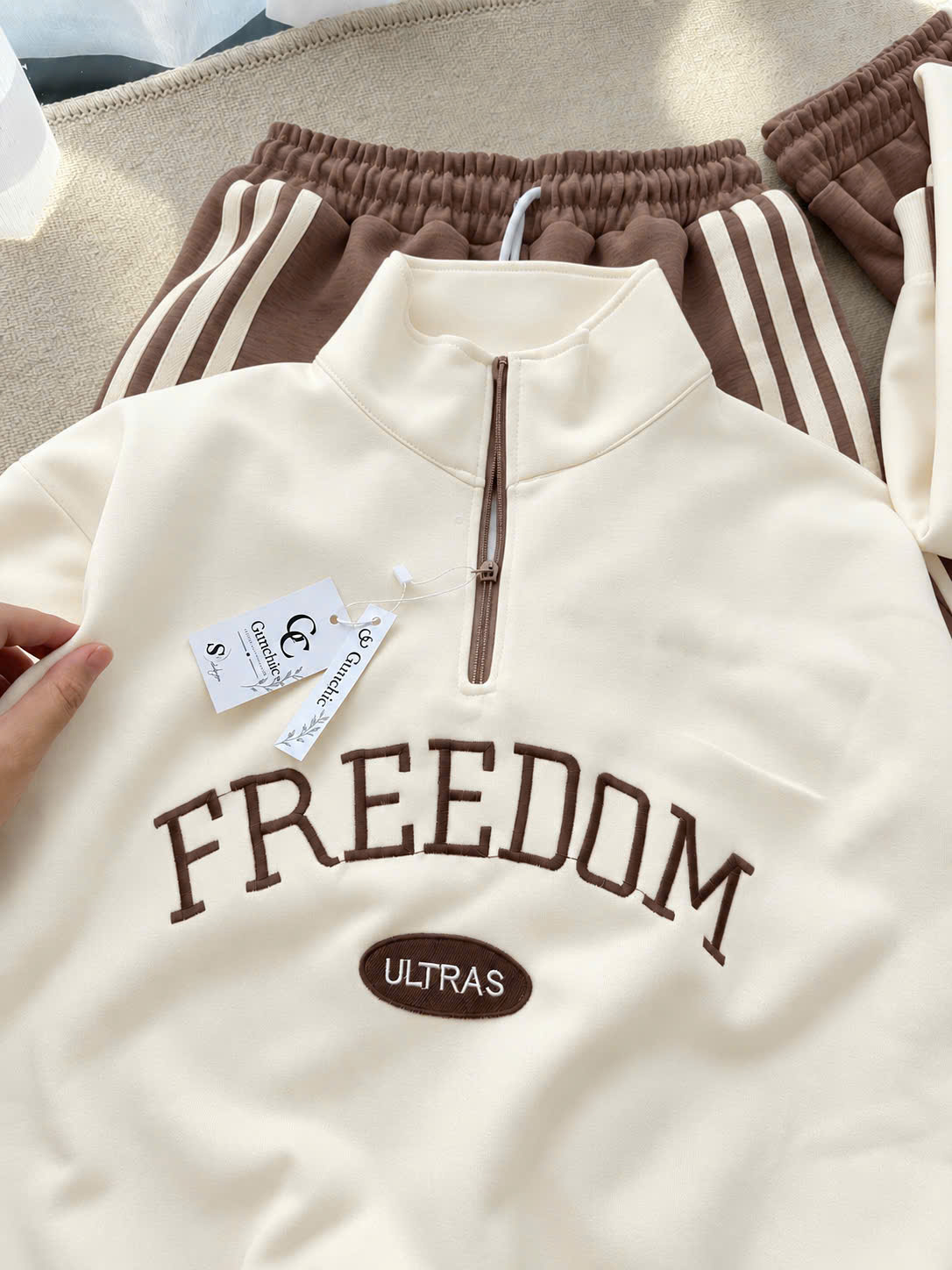 S424 - SET NỮ HAIDA CỔ KHÓA ÁO BE FREEDOM QUẦN NÂU