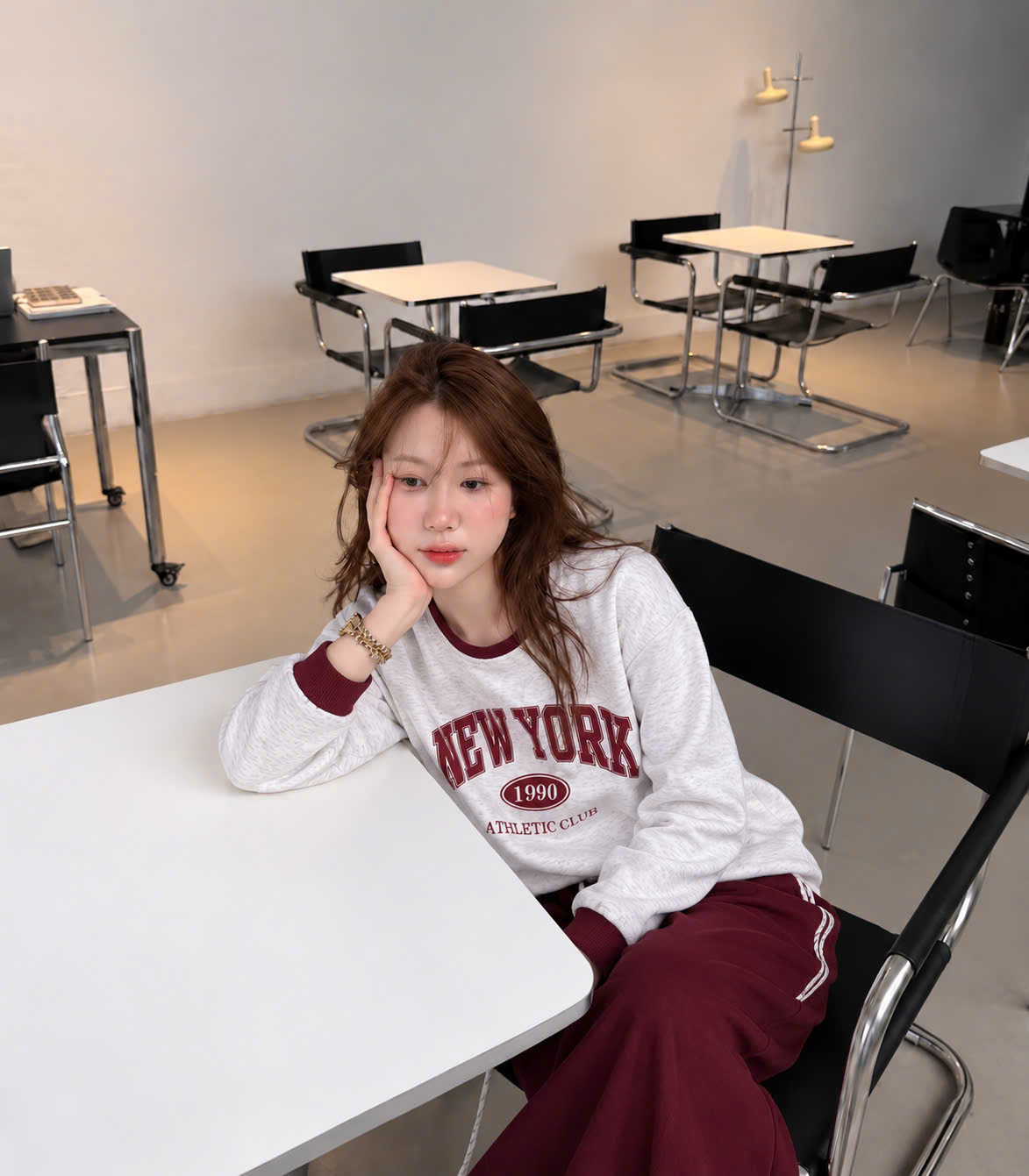 S426 - BỘ NỮ NỈ HAIDA ÁO GHI NEWYORK QUẦN SUÔNG ĐỎ