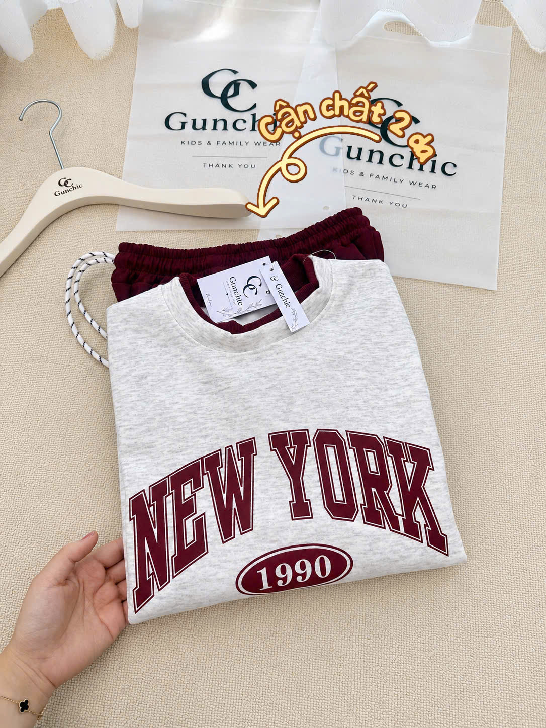 S426 - BỘ NỮ NỈ HAIDA ÁO GHI NEWYORK QUẦN SUÔNG ĐỎ