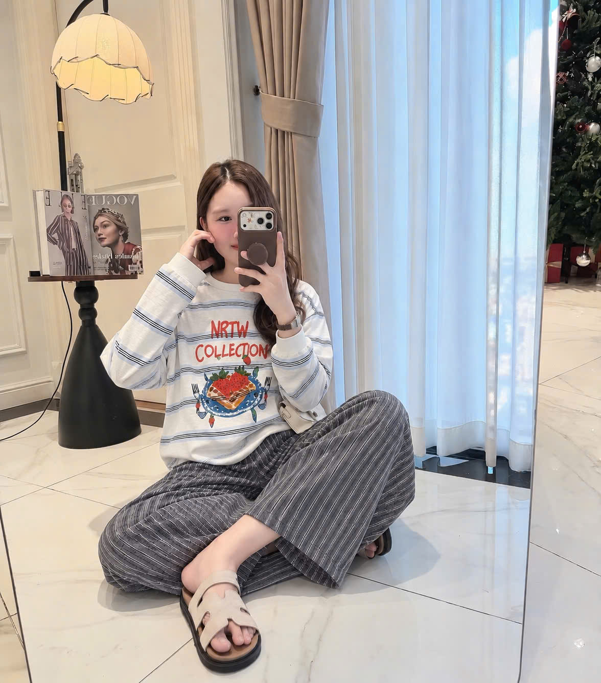 S431 - BỘ NỮ ÁO TRẮNG KẺ COLLECTION QUẦN SUÔNG SỌC