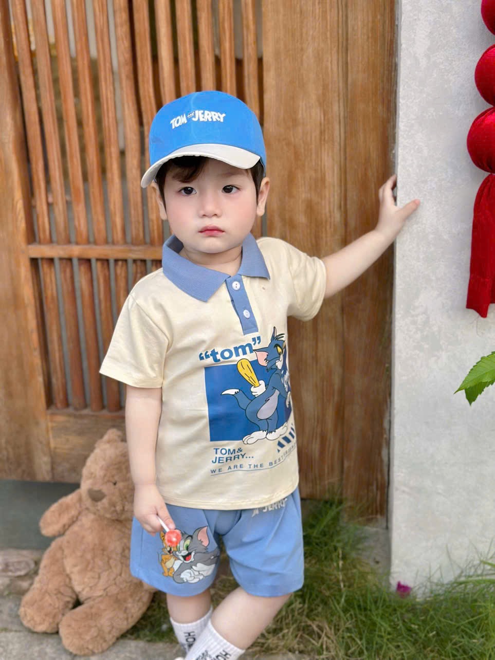 T149 - BỘ BÉ TRAI ÁO POLO BE CỔ XANH TOM JERRY KÈM MŨ