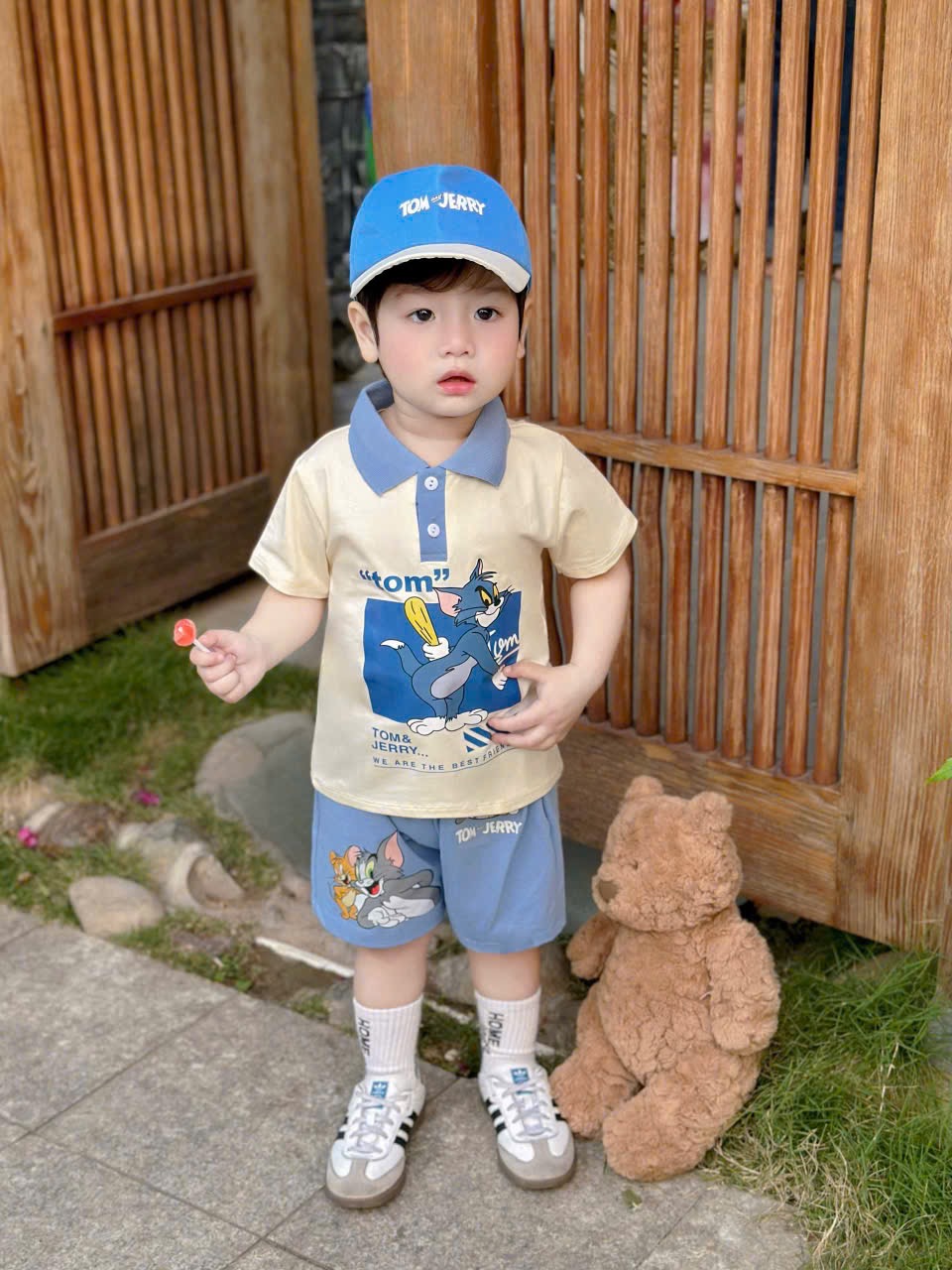 T149 - BỘ BÉ TRAI ÁO POLO BE CỔ XANH TOM JERRY KÈM MŨ