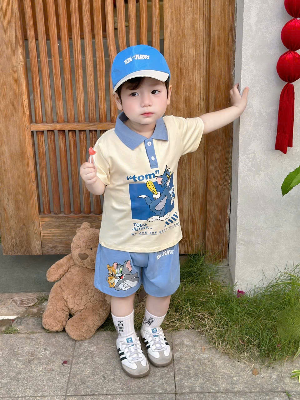 T149 - BỘ BÉ TRAI ÁO POLO BE CỔ XANH TOM JERRY KÈM MŨ