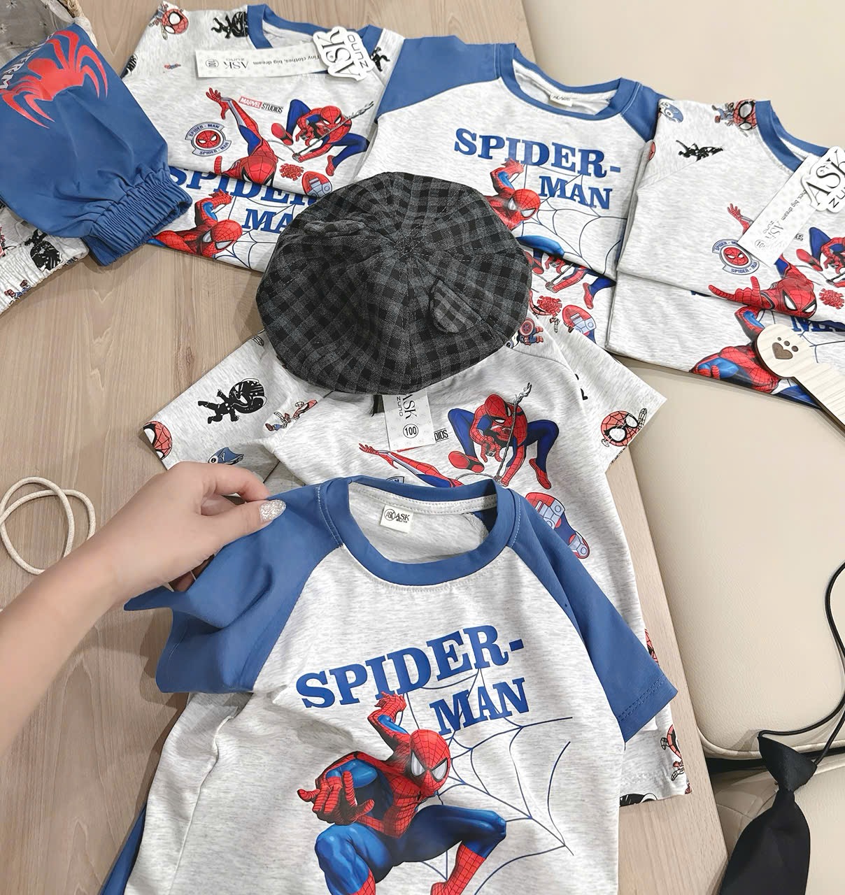 T150 - SET 2 BỘ ĐÙI BÉ TRAI SPIDERMAN PHỐI xanh ghi