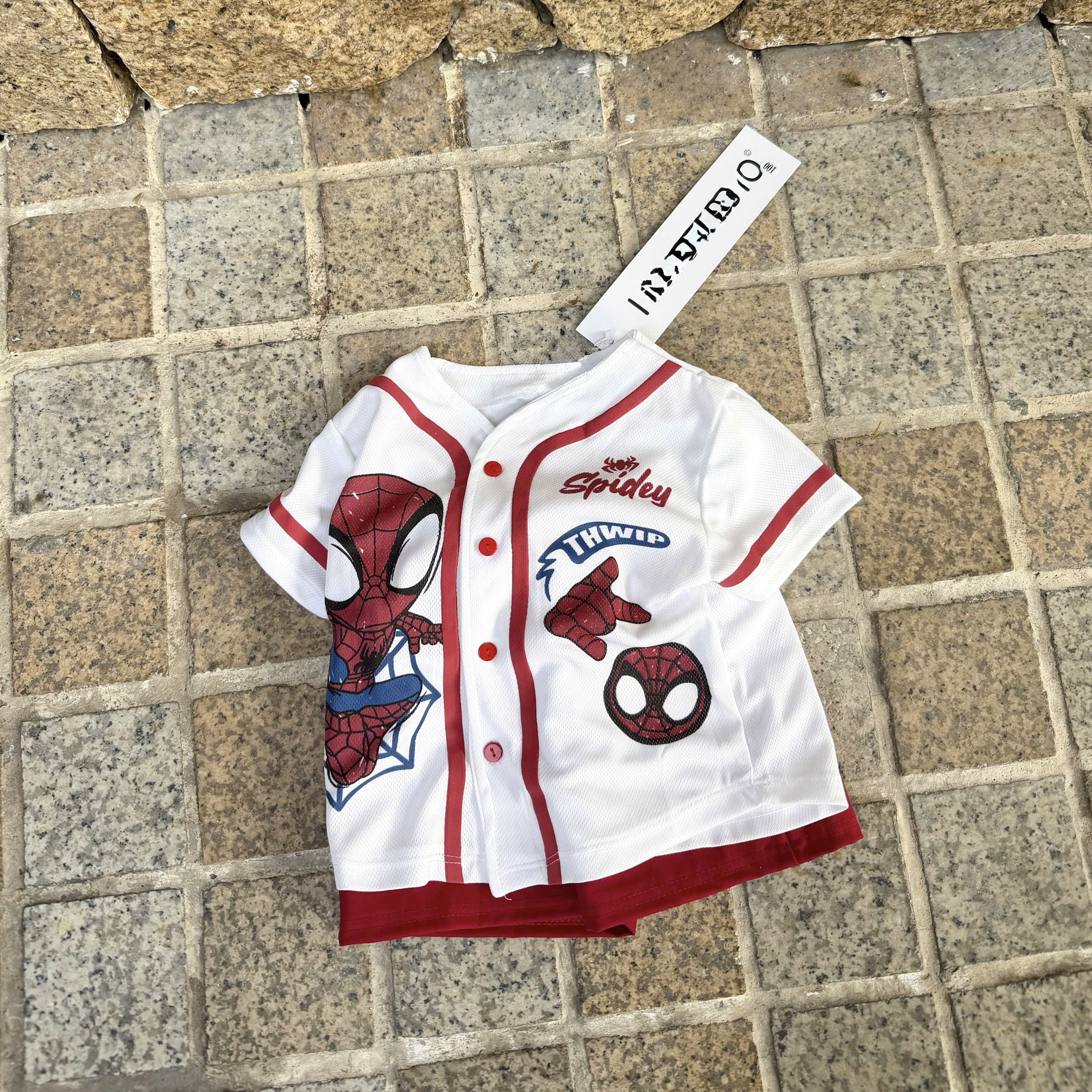 T151 - BỘ ĐÙI BÉ TRAI ÁO TRẮNG CÚC SPIDERMAN QUẦN KAKI ĐỎ