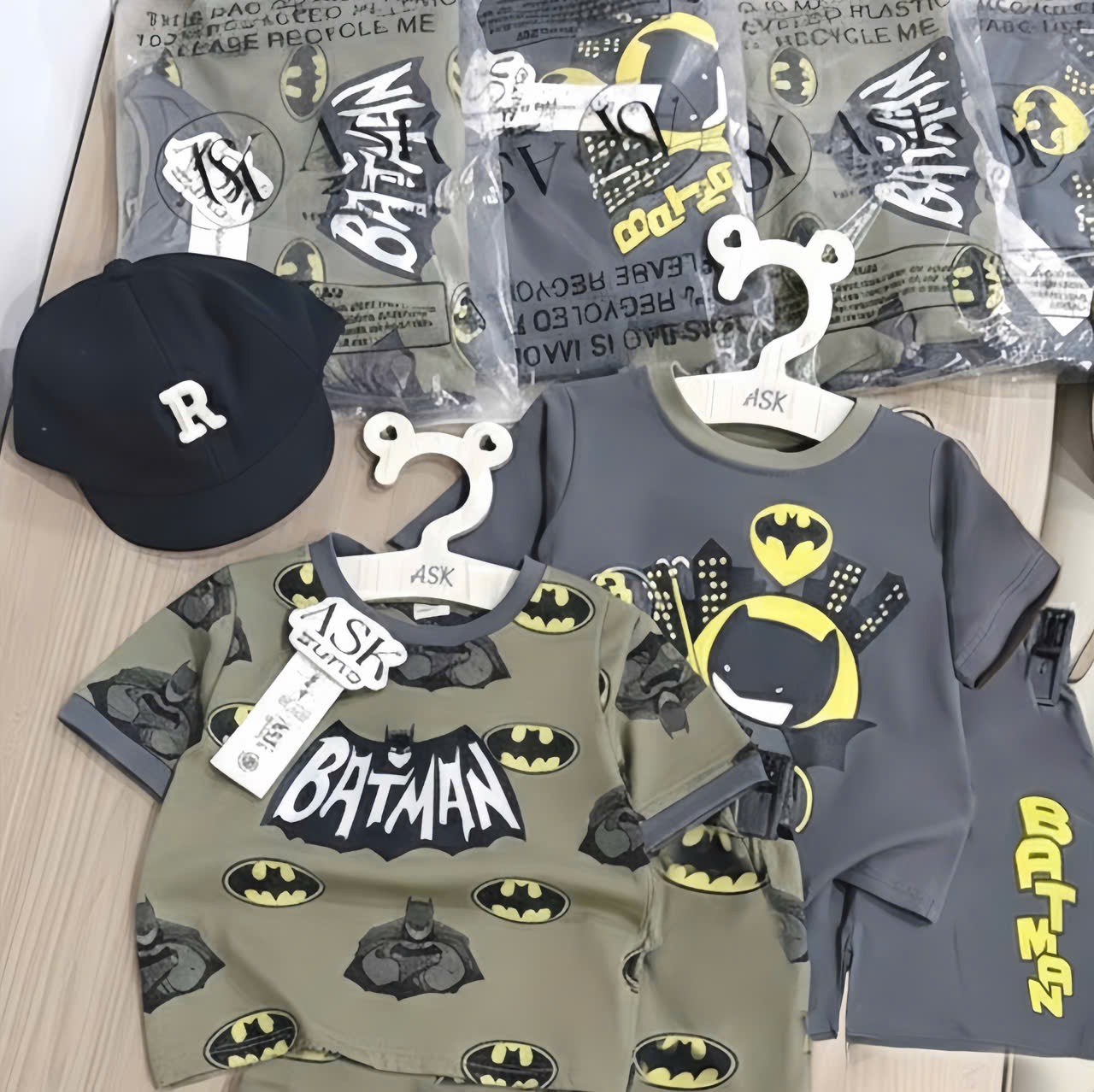 T153 - SET 2 BỘ ĐÙI BÉ TRAI BATMAN rêu xám