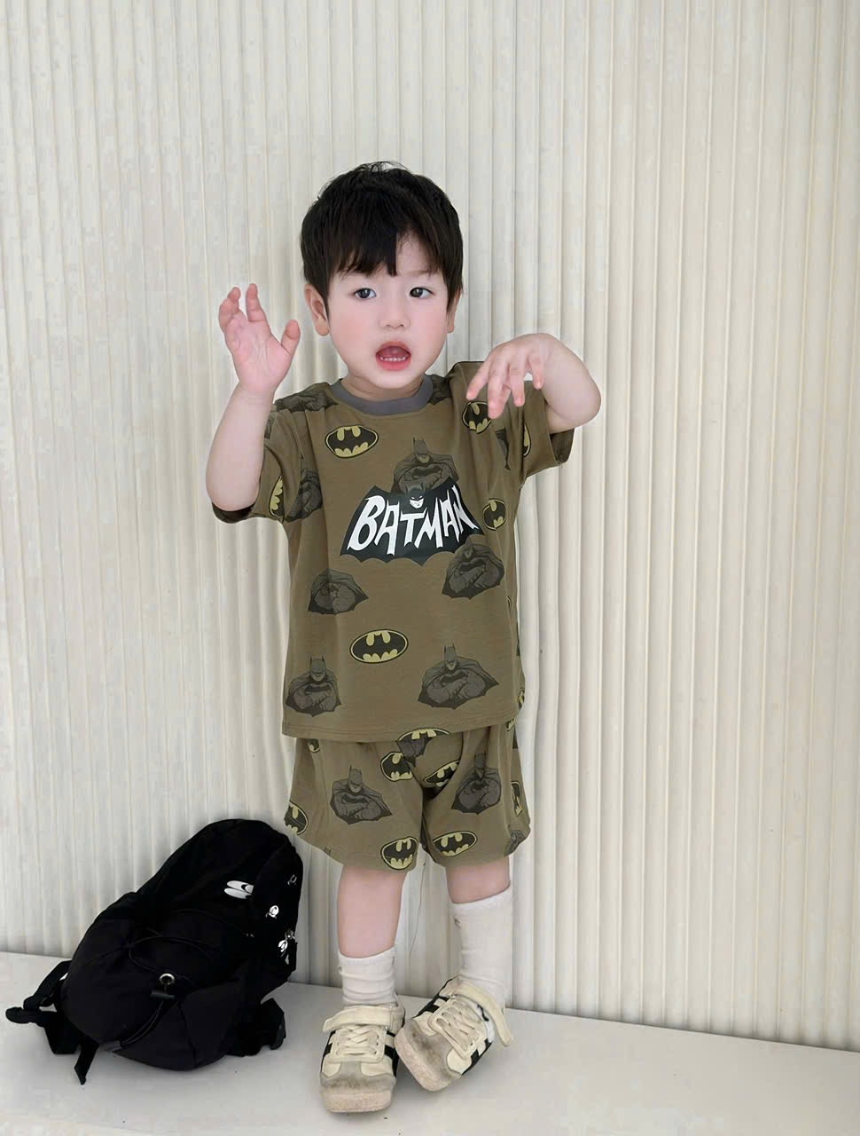 T153 - SET 2 BỘ ĐÙI BÉ TRAI BATMAN rêu xám