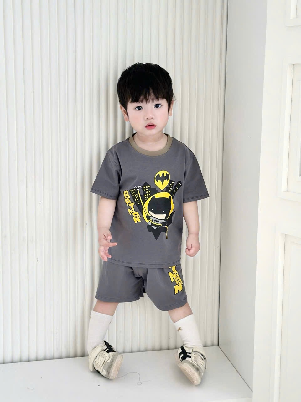 T153 - SET 2 BỘ ĐÙI BÉ TRAI BATMAN rêu xám