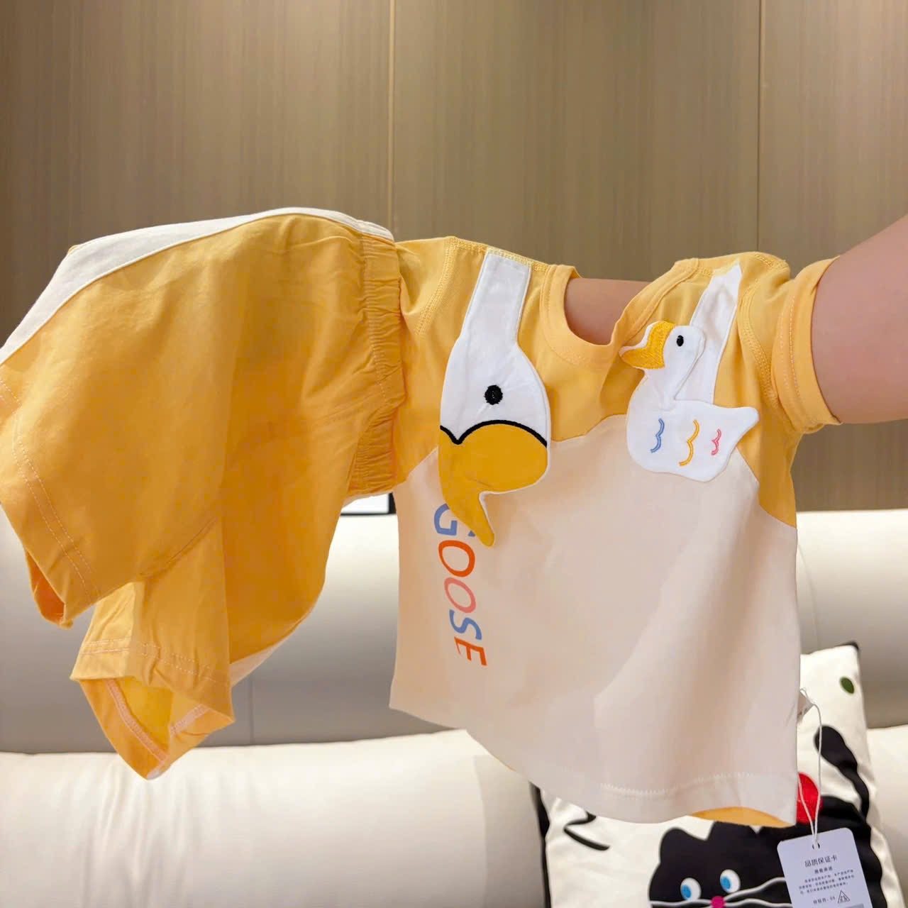 T156 - SET 2 BỘ ĐÙI BÉ TRAI VỊT GẤU NỔI PHỐI VÀNG KẺ