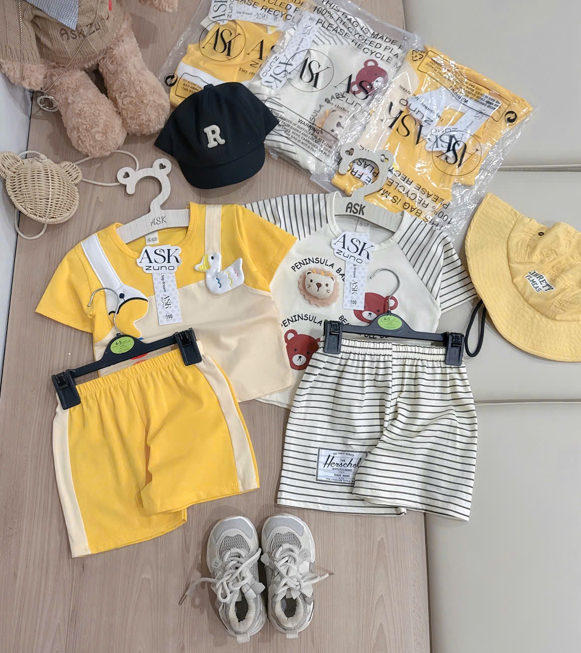 T156 - SET 2 BỘ ĐÙI BÉ TRAI VỊT GẤU NỔI PHỐI VÀNG KẺ
