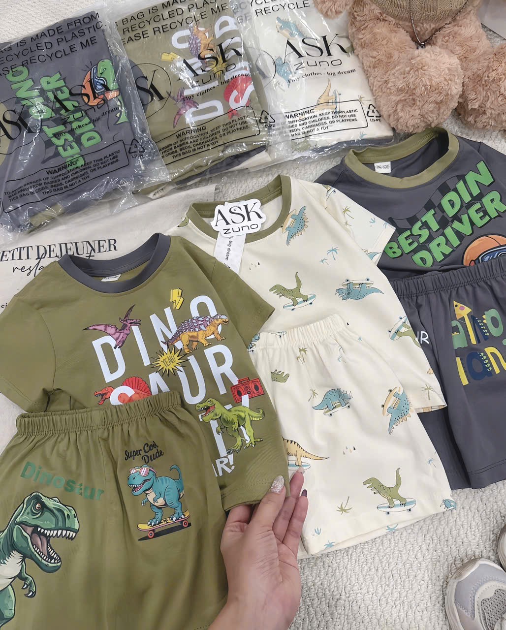 T158 - SET 3 BỘ ĐÙI BÉ TRAI KHỦNG LONG DINO xám rêu be