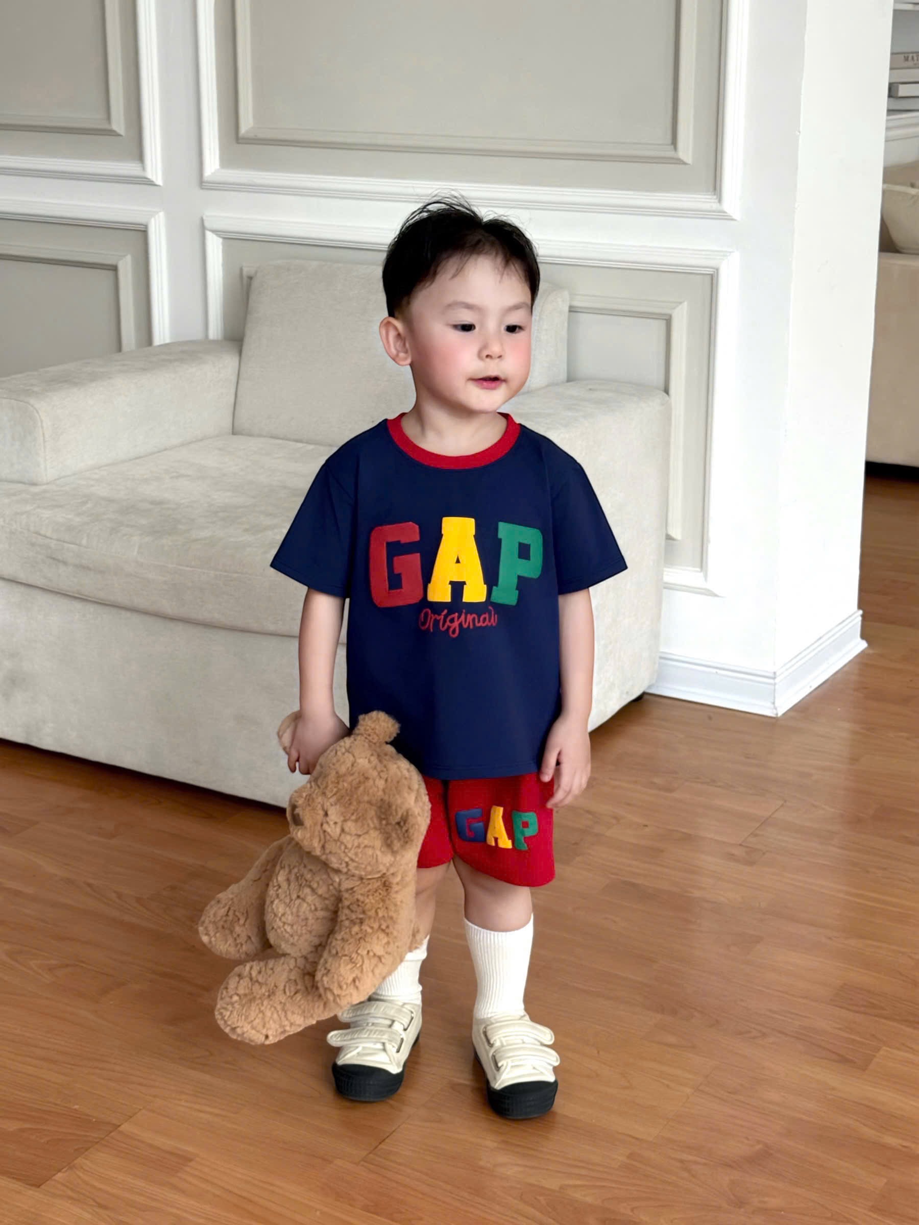T160 - SET 2 BỘ ĐÙI BÉ TRAI IN GAP NỔI SẮC MÀU than trắng
