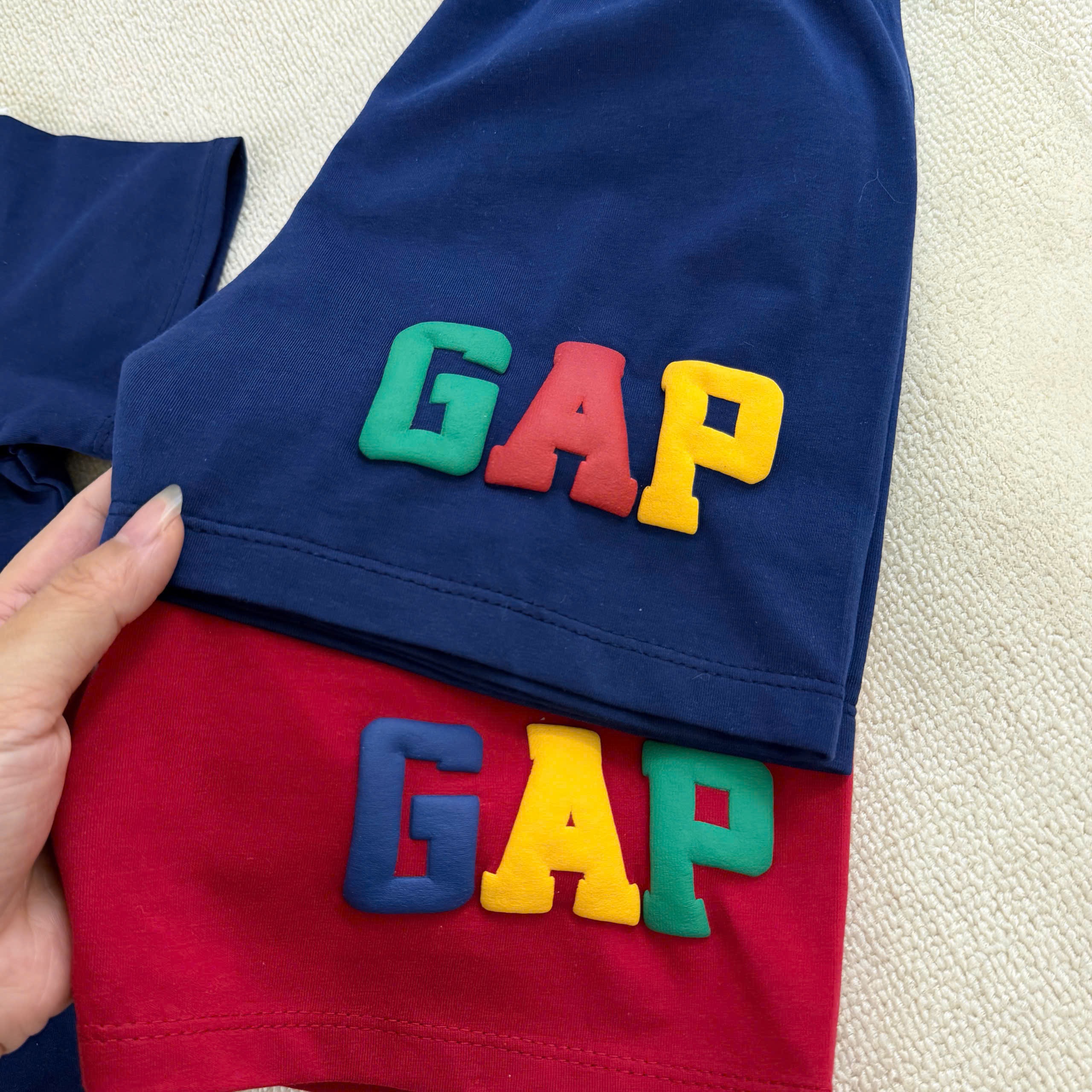 T160 - SET 2 BỘ ĐÙI BÉ TRAI IN GAP NỔI SẮC MÀU than trắng
