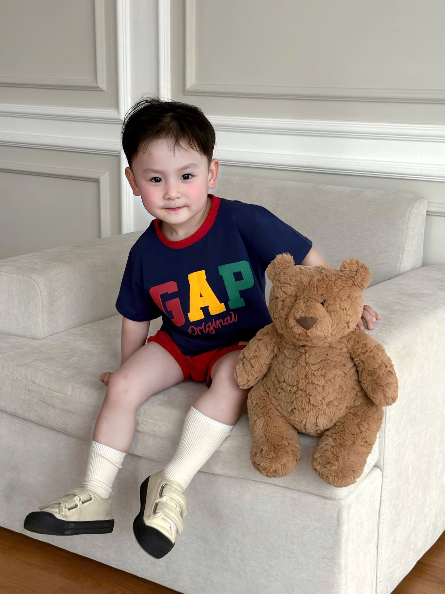 T160 - SET 2 BỘ ĐÙI BÉ TRAI IN GAP NỔI SẮC MÀU than trắng