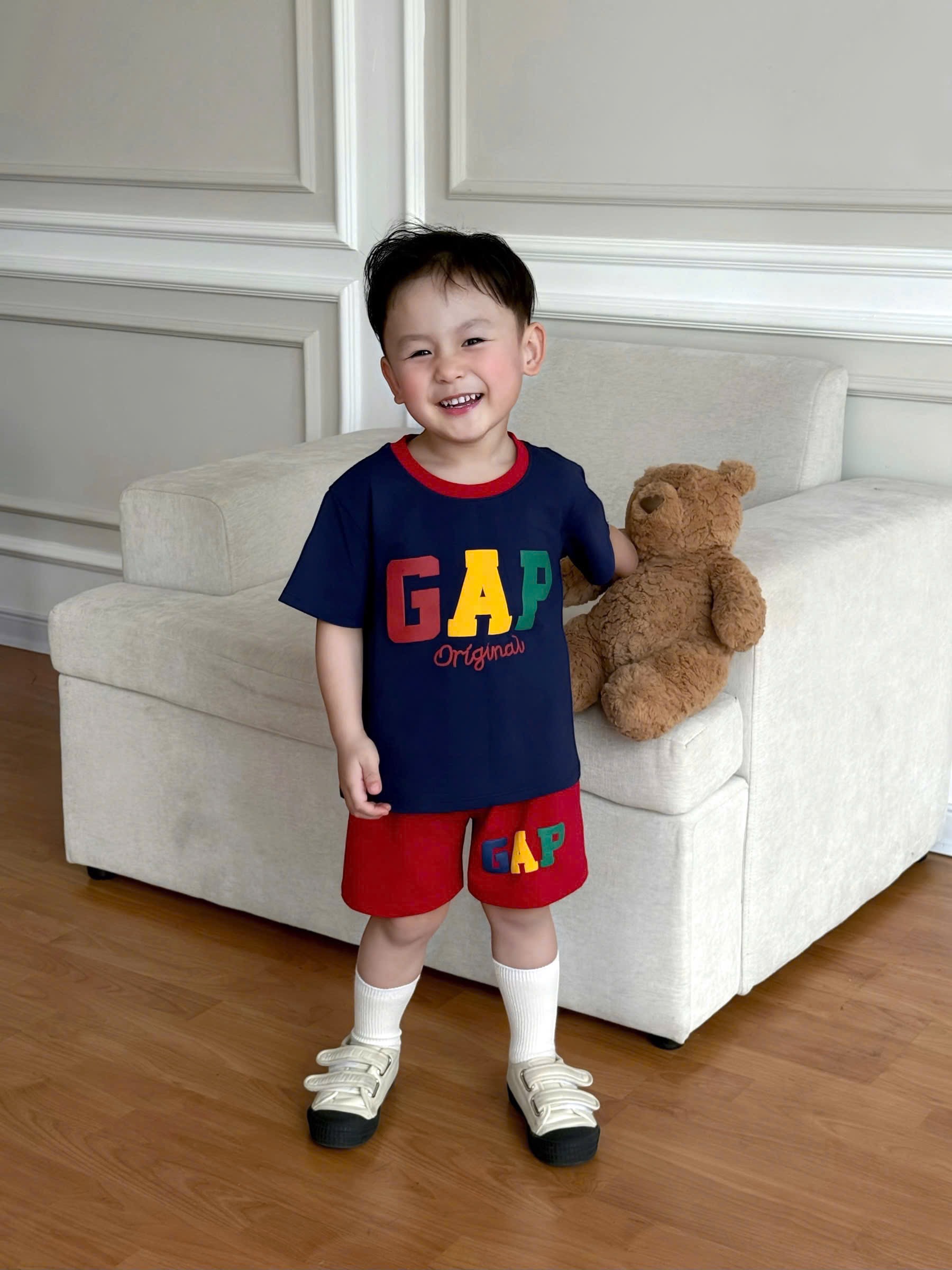 T160 - SET 2 BỘ ĐÙI BÉ TRAI IN GAP NỔI SẮC MÀU than trắng