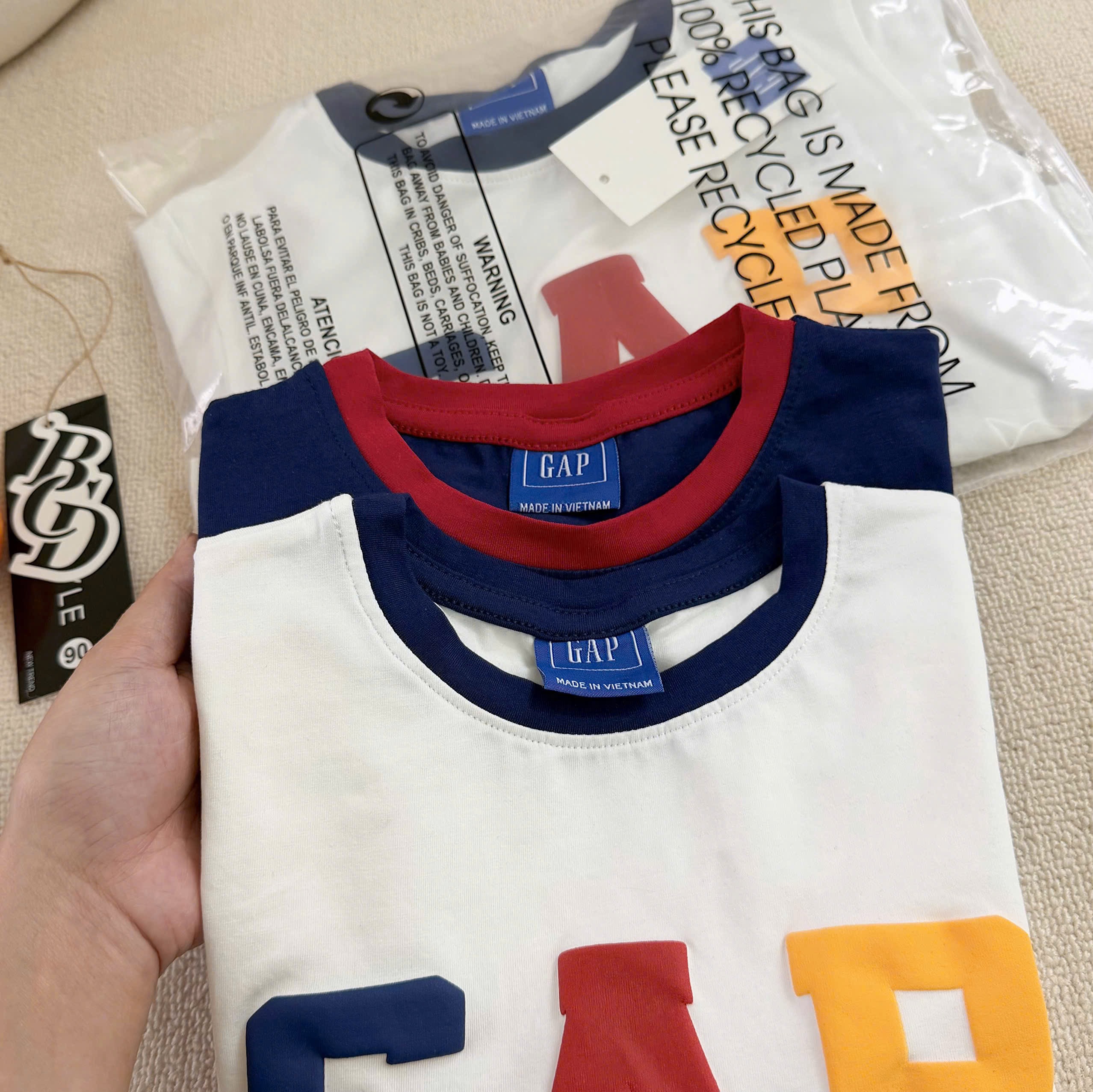 T160 - SET 2 BỘ ĐÙI BÉ TRAI IN GAP NỔI SẮC MÀU than trắng