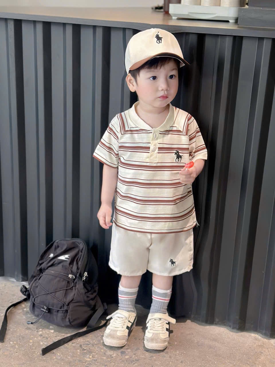 T162 - BỘ ĐÙI BÉ TRAI CỔ TÀU KẺ NÂU KỊ SĨ QUẦN TRẮNG KÈM MŨ