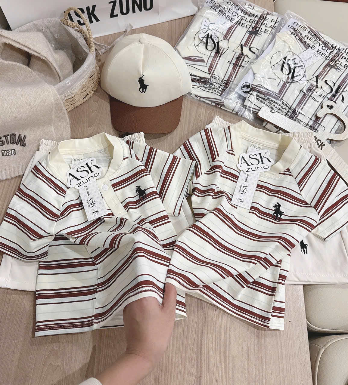 T162 - BỘ ĐÙI BÉ TRAI CỔ TÀU KẺ NÂU KỊ SĨ QUẦN TRẮNG KÈM MŨ