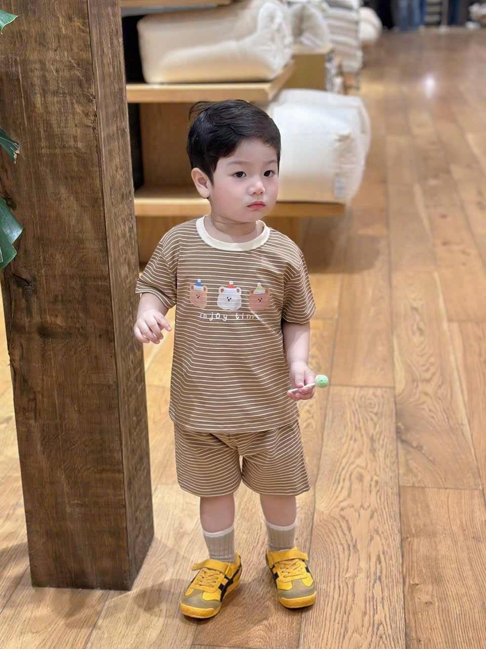 T165 - SET 2 BỘ ĐÙI BÉ TRAI GẤU emiu nâu kẻ be