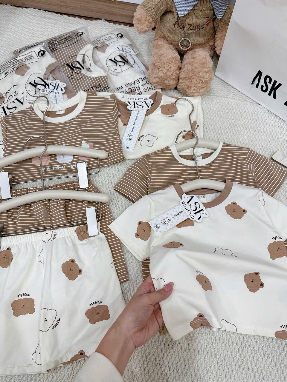 T165 - SET 2 BỘ ĐÙI BÉ TRAI GẤU emiu nâu kẻ be