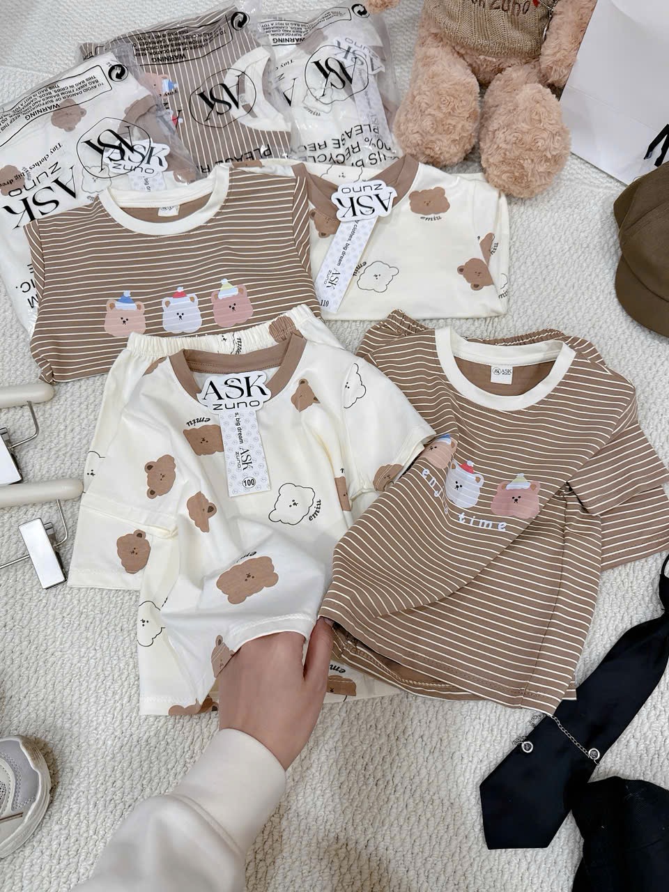 T165 - SET 2 BỘ ĐÙI BÉ TRAI GẤU emiu nâu kẻ be