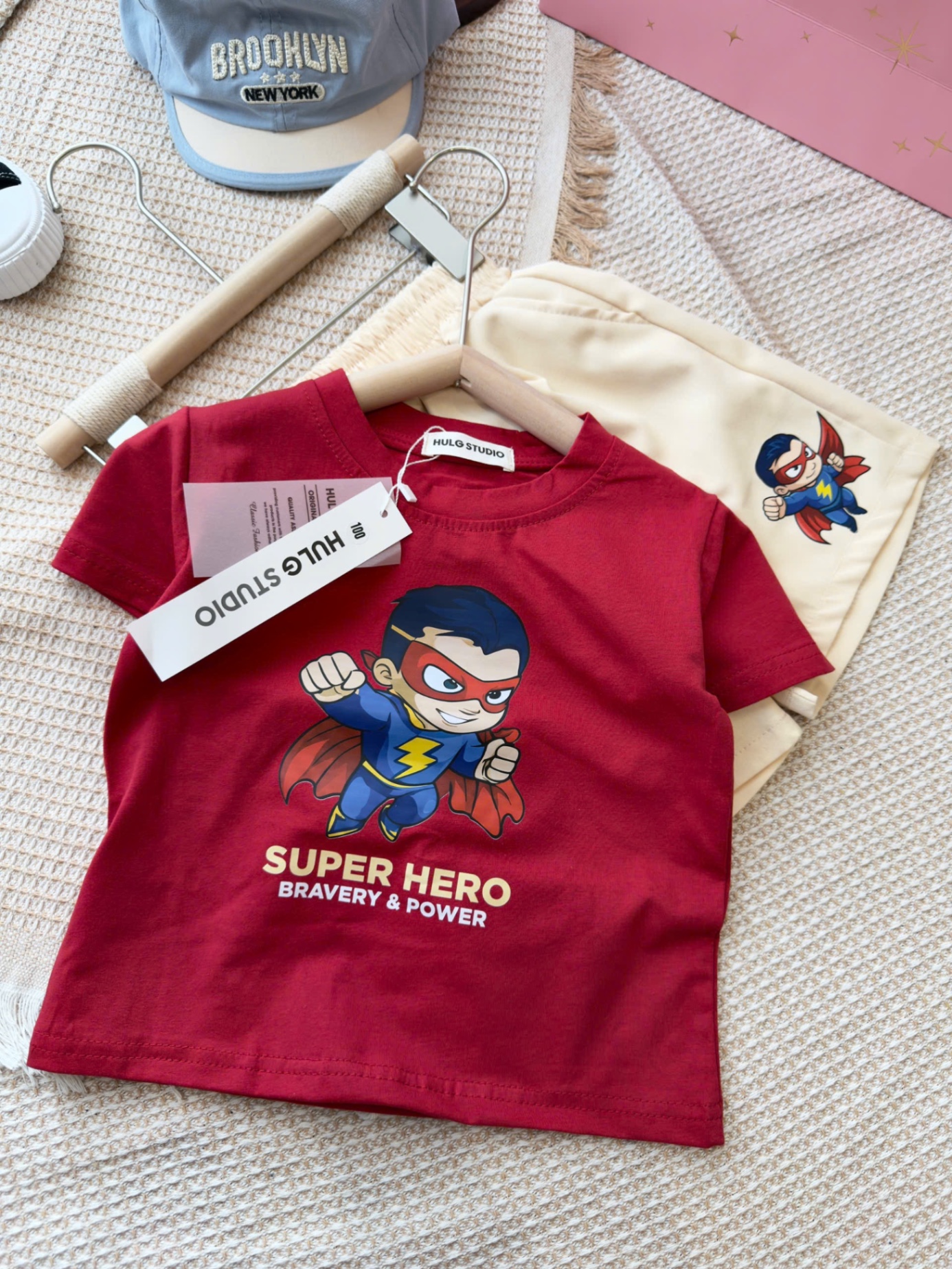 T170 - BỘ ĐÙI BÉ TRAI ÁO CỘC ĐỎ SUPER HERO QUẦN KAKI BE