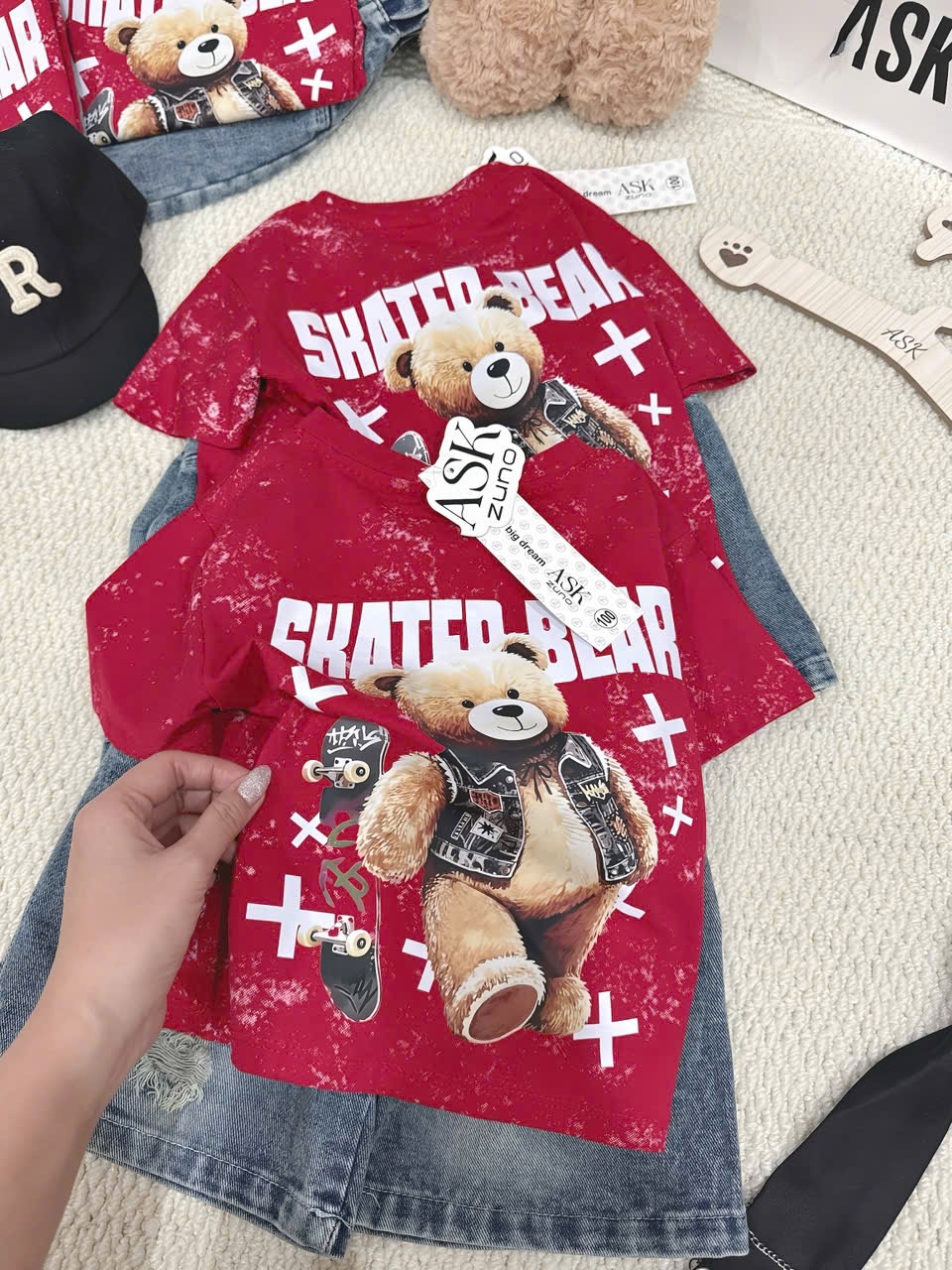 T177 - SET BÉ TRAI ÁO ĐỎ LOANG Yukhon QUẦN BÒ
