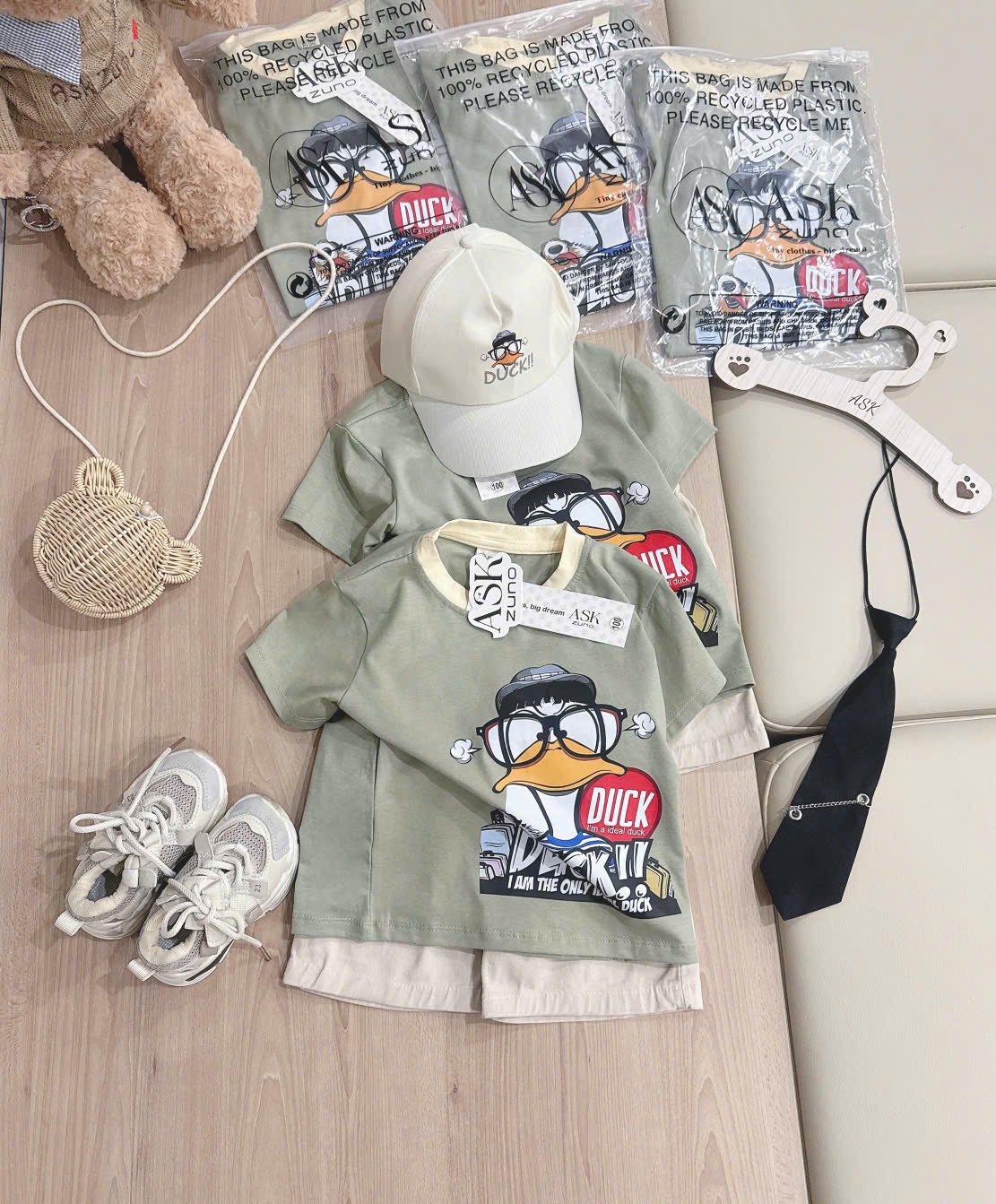 T186 - BỘ ĐÙI BÉ TRAI ÁO XANH VỊT DUCK QUẦN BE KÈM MŨ