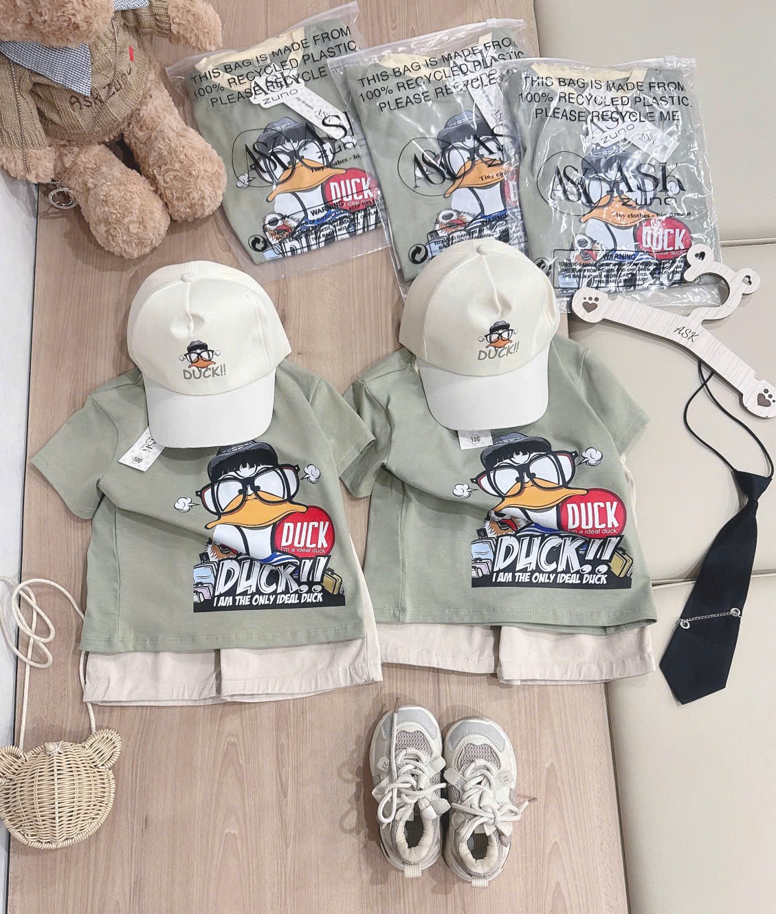 T186 - BỘ ĐÙI BÉ TRAI ÁO XANH VỊT DUCK QUẦN BE KÈM MŨ
