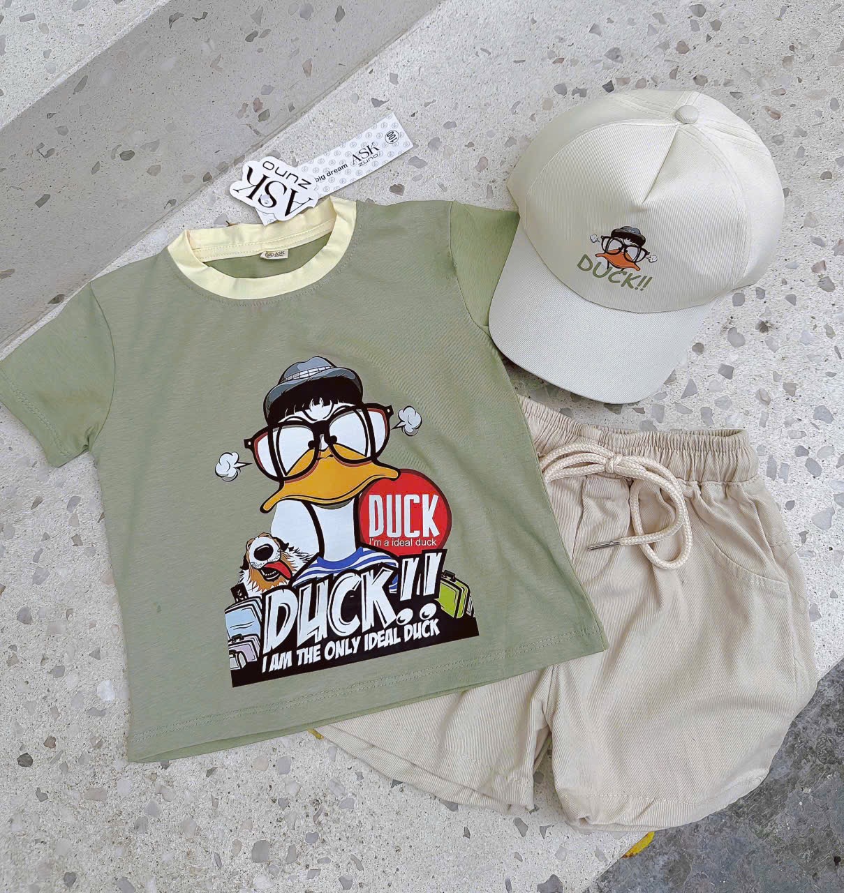 T186 - BỘ ĐÙI BÉ TRAI ÁO XANH VỊT DUCK QUẦN BE KÈM MŨ