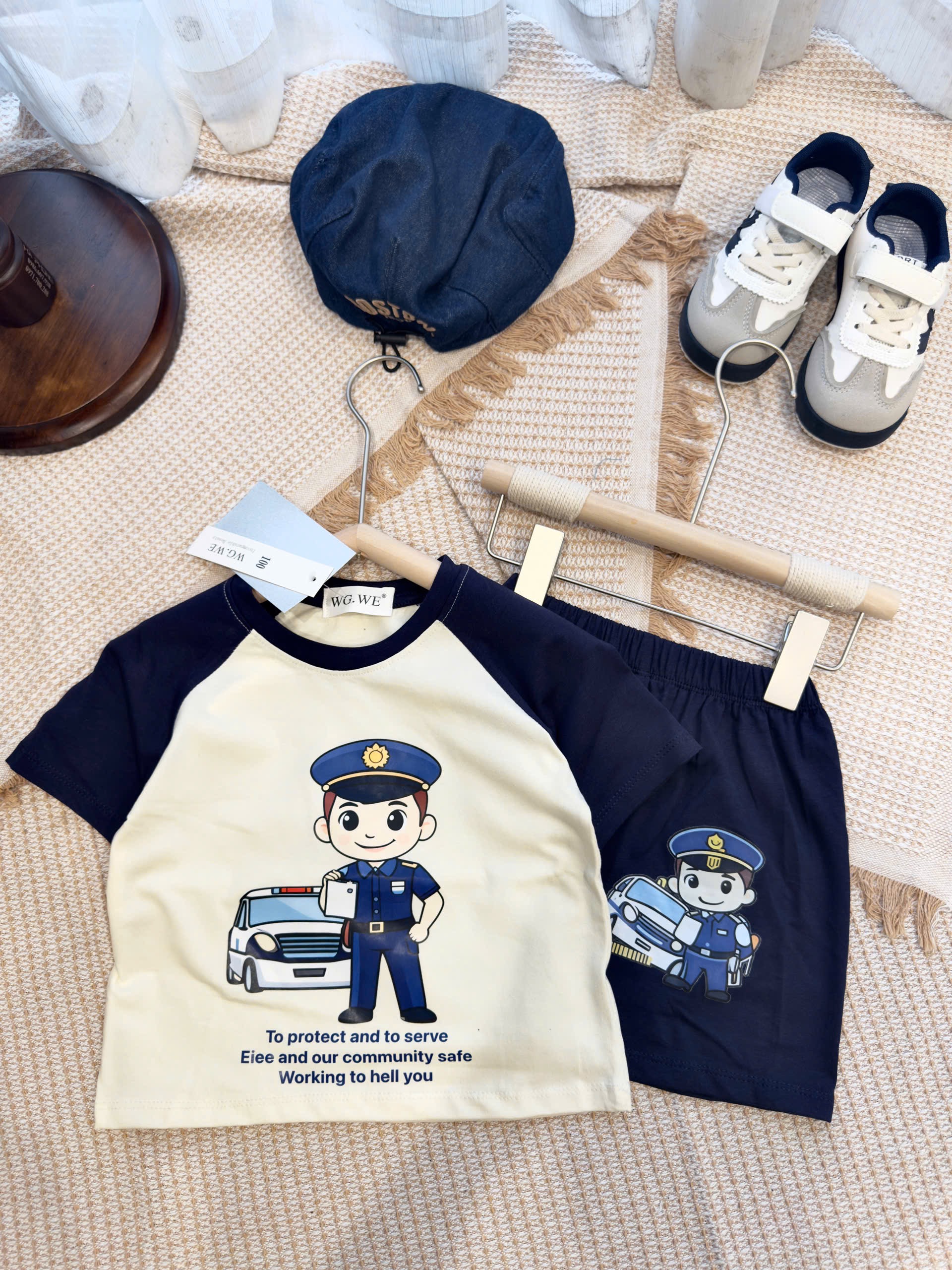 T199 - BỘ ĐÙI BÉ TRAI CẢNH SÁT BE PHỐI THAN