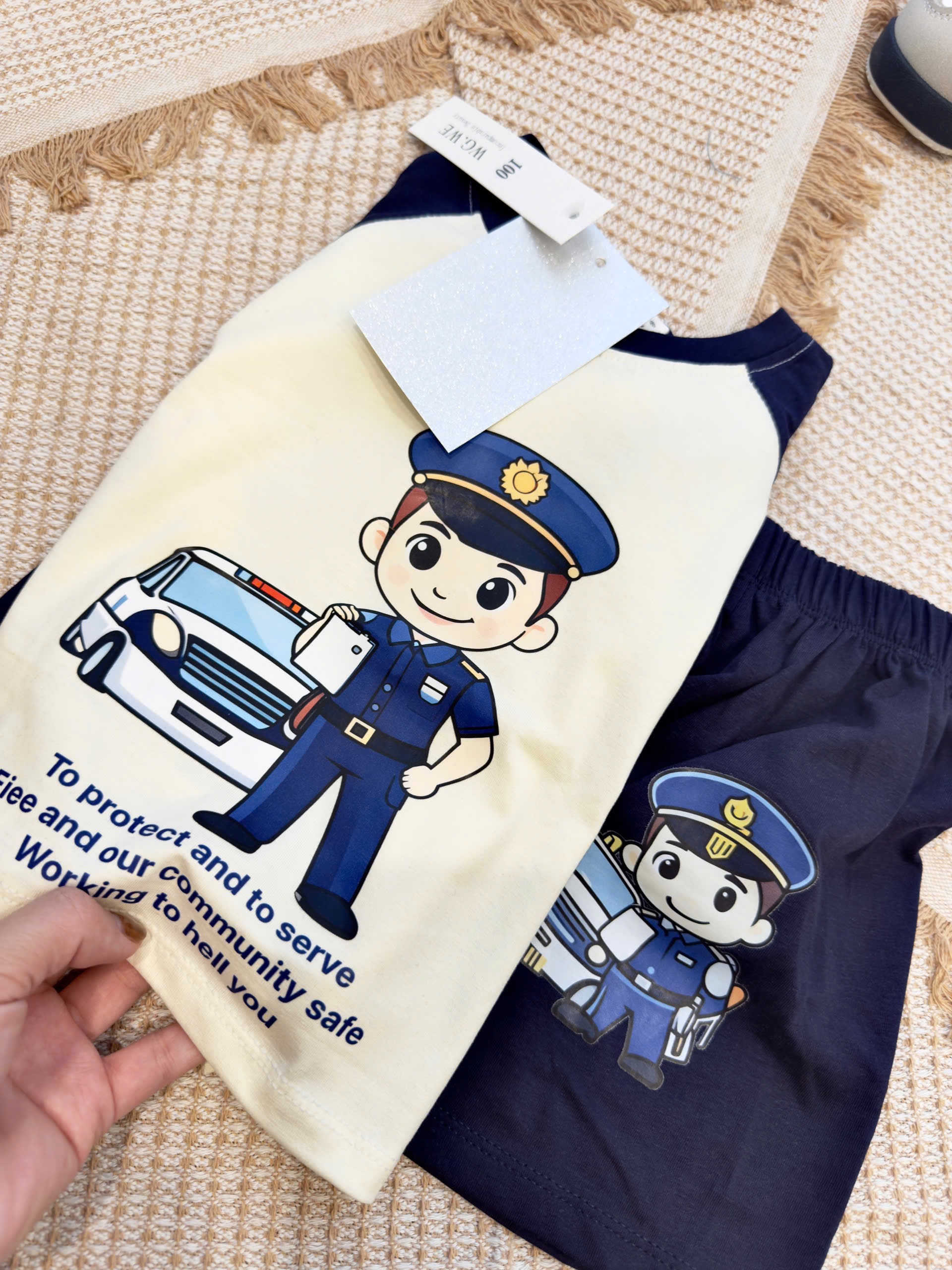 T199 - BỘ ĐÙI BÉ TRAI CẢNH SÁT BE PHỐI THAN