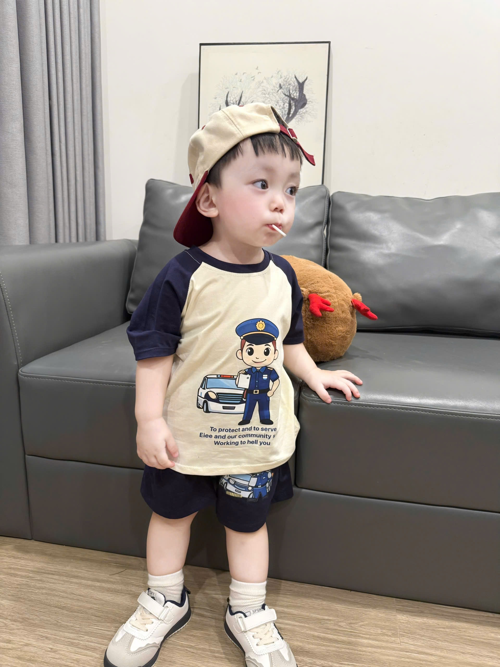 T199 - BỘ ĐÙI BÉ TRAI CẢNH SÁT BE PHỐI THAN