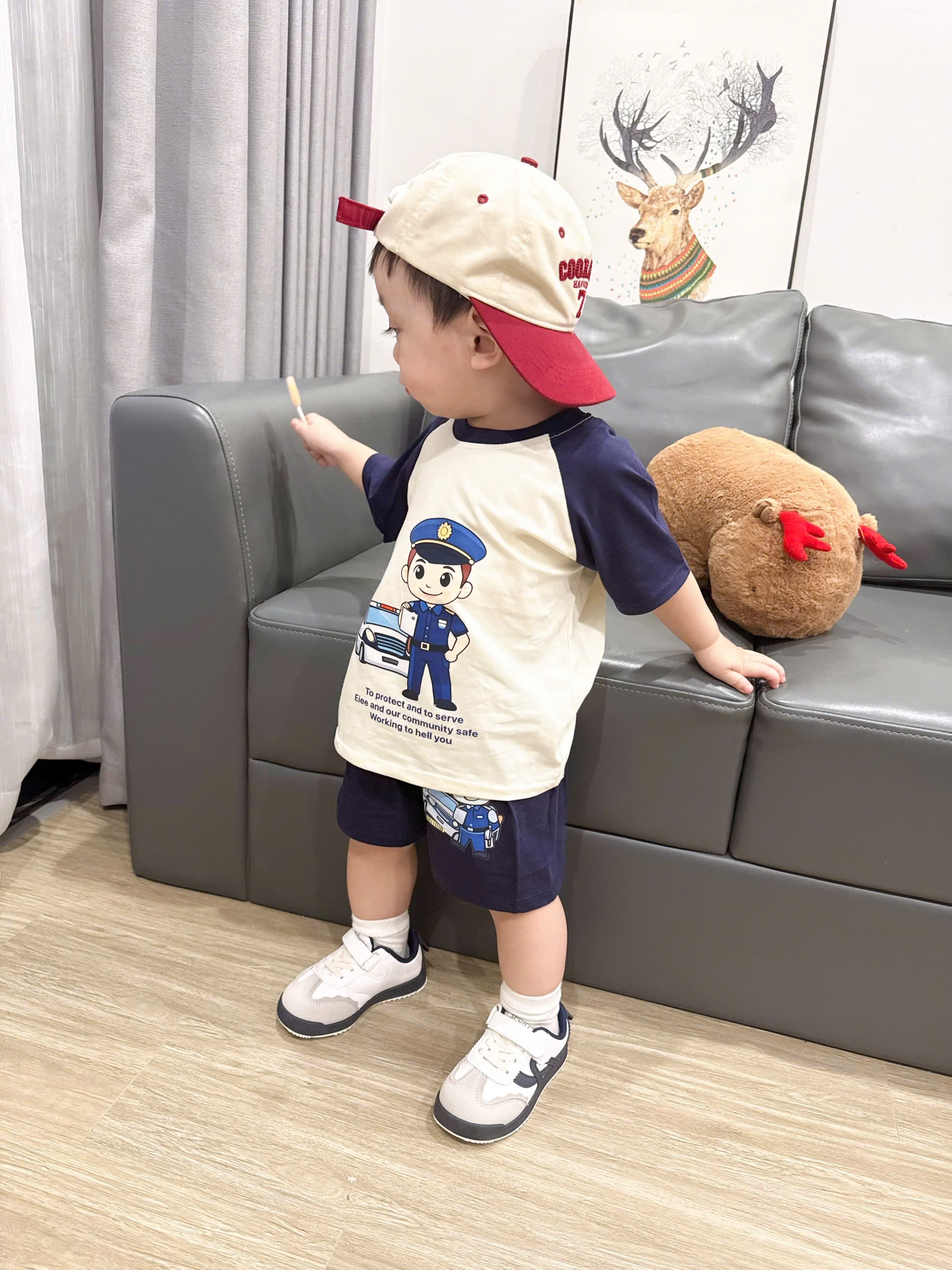 T199 - BỘ ĐÙI BÉ TRAI CẢNH SÁT BE PHỐI THAN