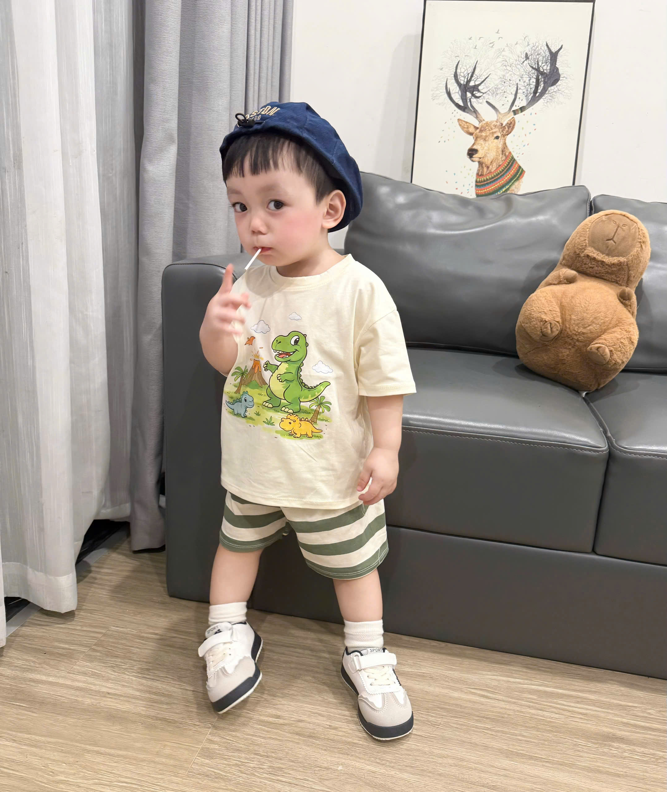 T201 - BỘ ĐÙI BÉ TRAI ÁO BE KHỦNG LONG QUẦN KẺ XANH