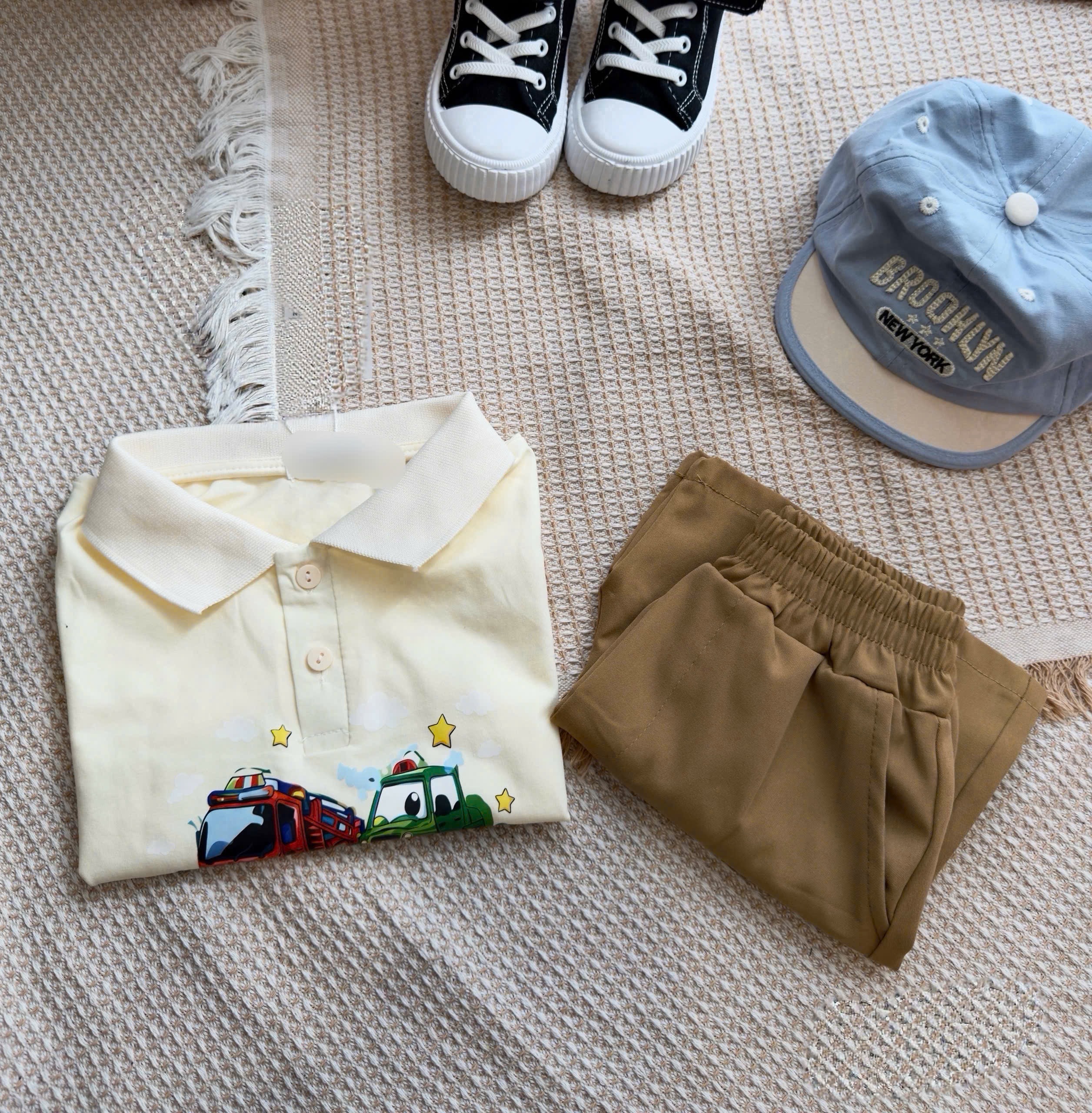 T202 - BỘ ĐÙI BÉ TRAI ÁO POLO BE OTO QUẦN KAKI NÂU