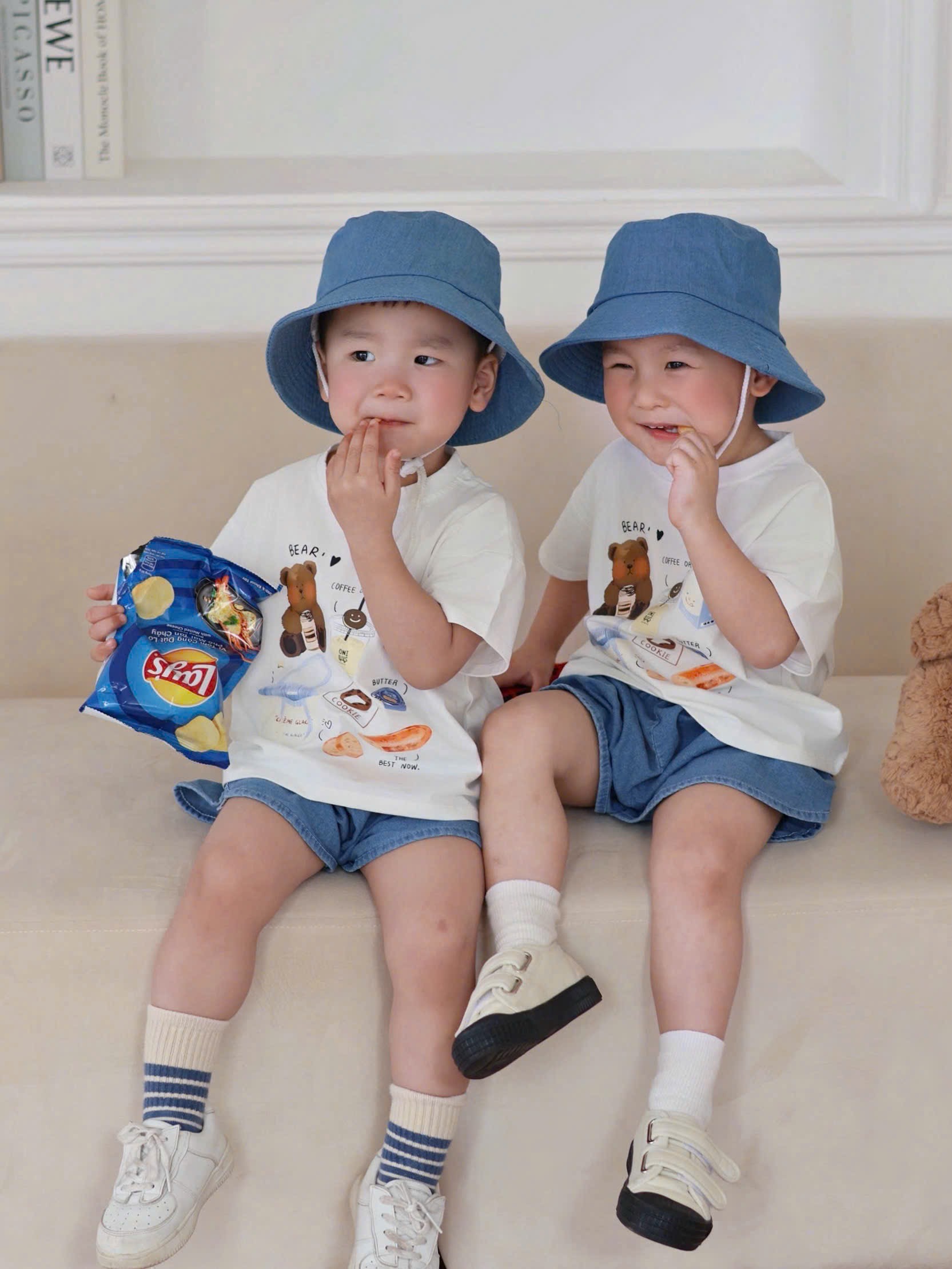 T215 - BỘ ĐÙI BÉ TRAI ÁO TRẮNG GẤU BEAR QUẦN BÒ KÈM MŨ