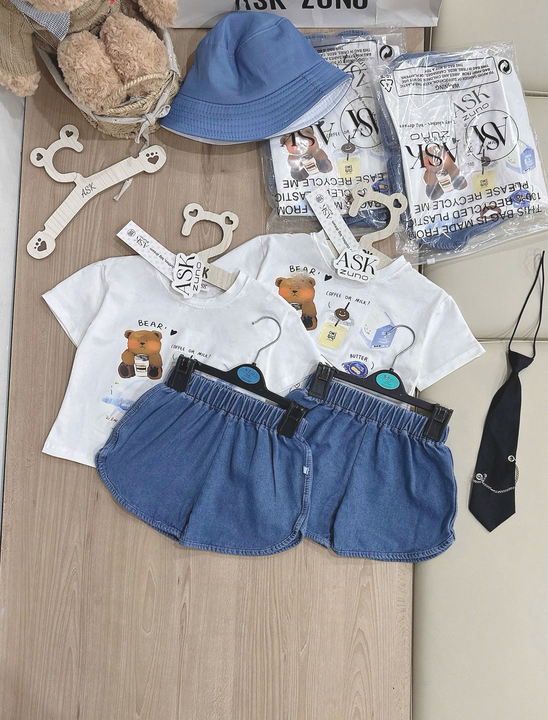 T215 - BỘ ĐÙI BÉ TRAI ÁO TRẮNG GẤU BEAR QUẦN BÒ KÈM MŨ